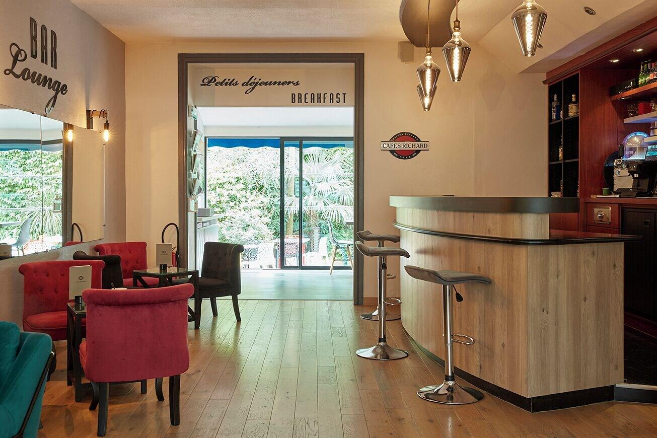 Bar/Salón The Originals Hotel Les Océanes