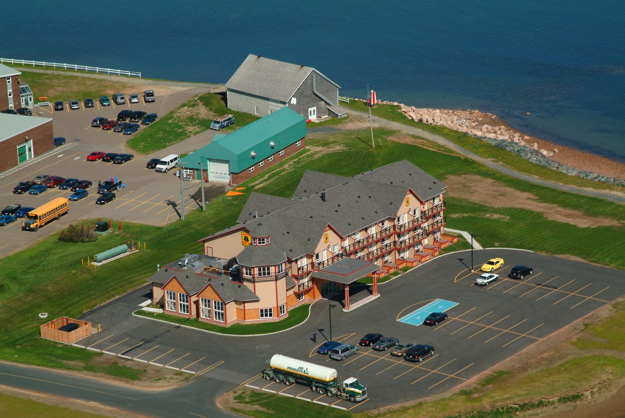 Vista Exterior Super 8 by Wyndham Caraquet