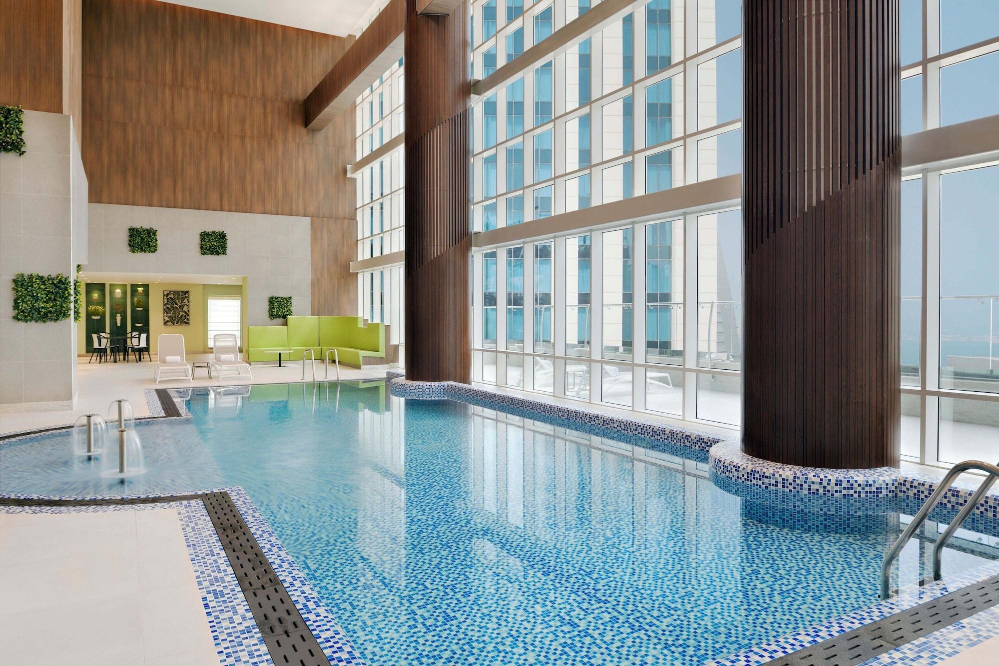 Vista Piscina Element City Center Doha