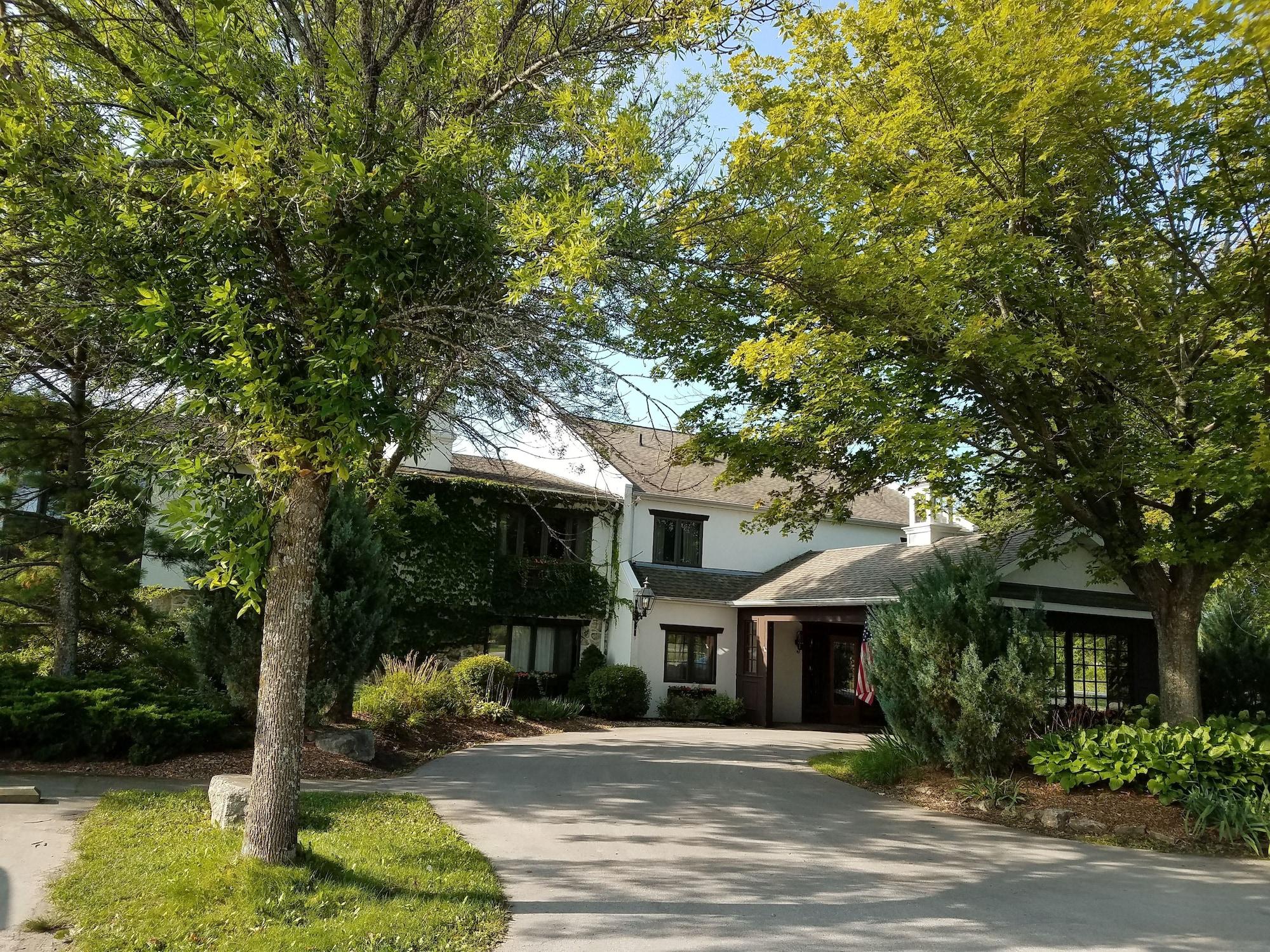 Vista Exterior Settlement Courtyard Inn & Lavender Spa
