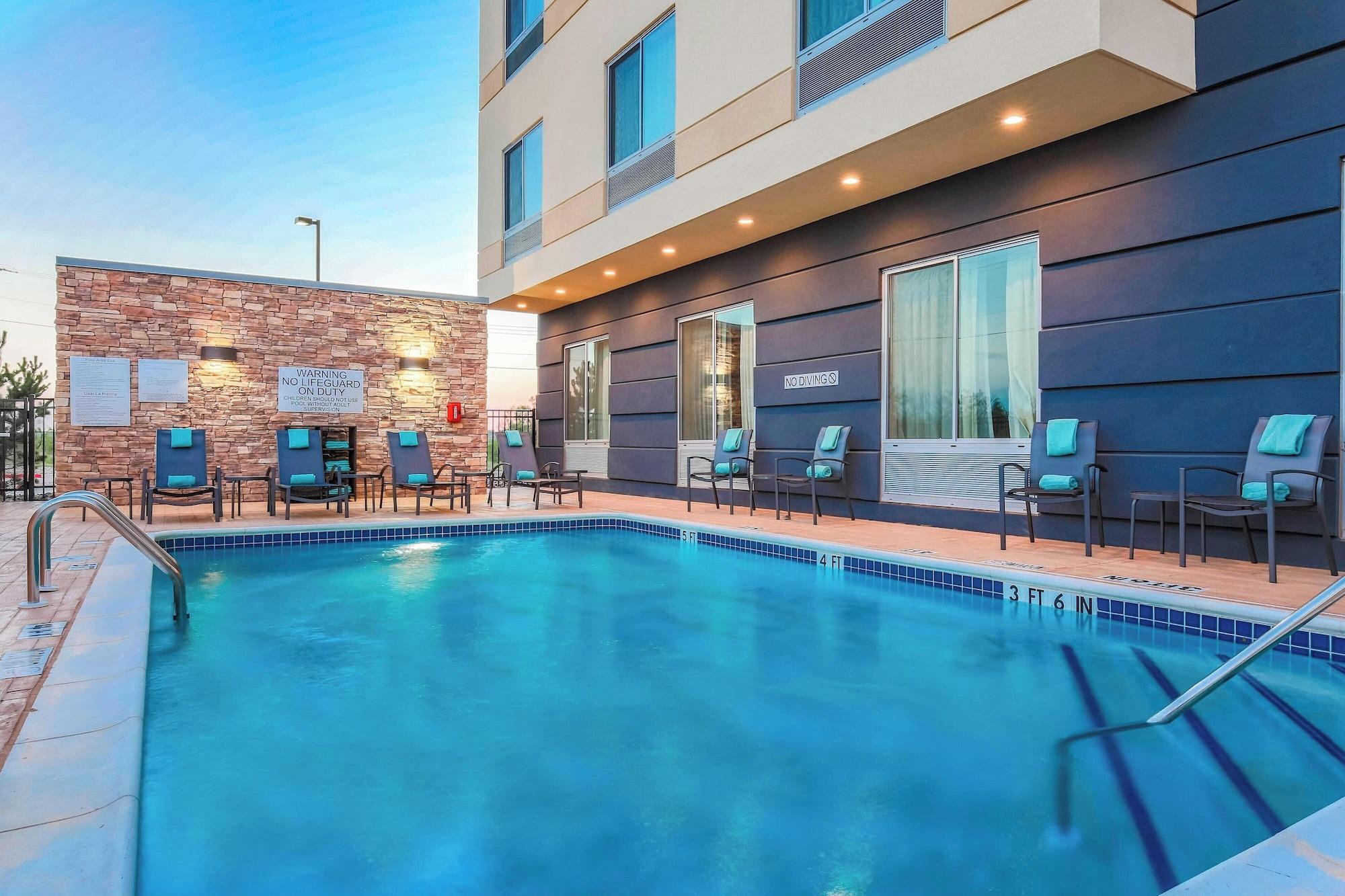 Vista Piscina Fairfield Inn & Suites by Marriott Snyder