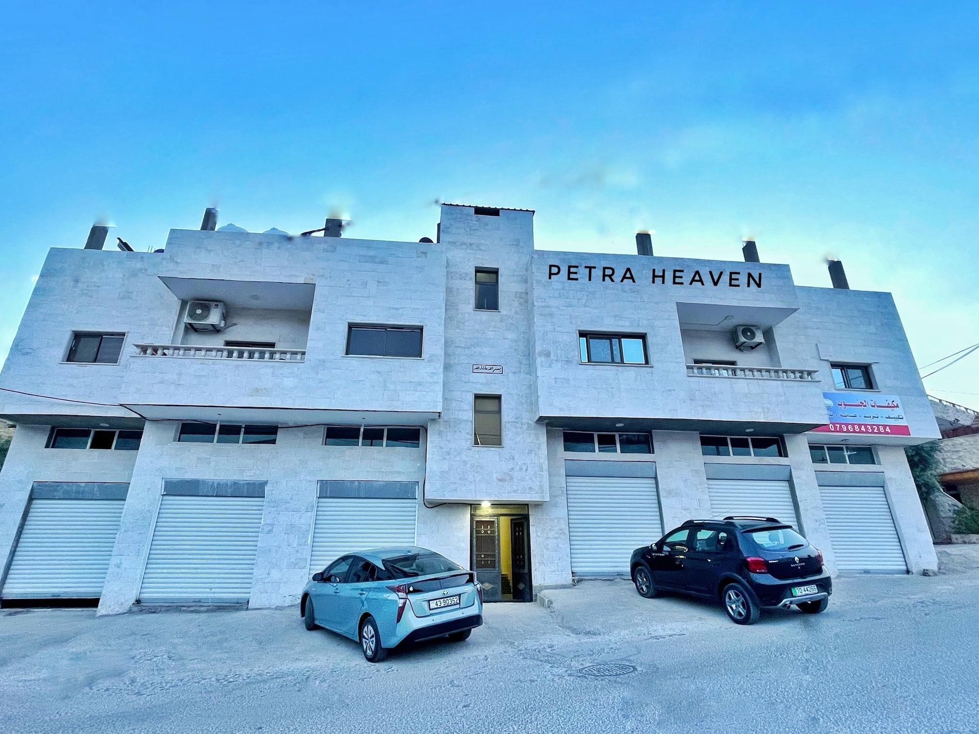 Vista Exterior Petra Heaven