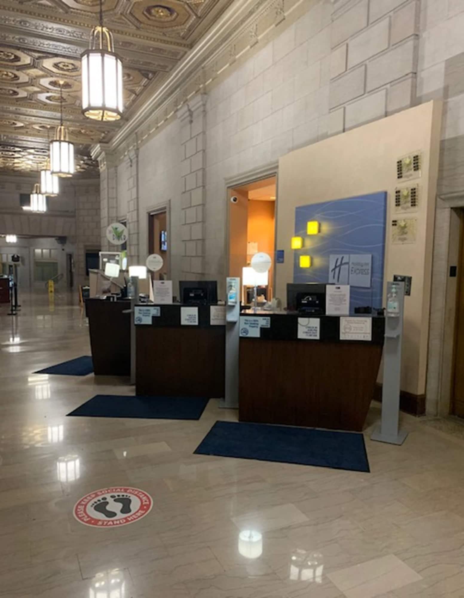 Vista Lobby Holiday Inn Express Cleveland Downtown by IHG