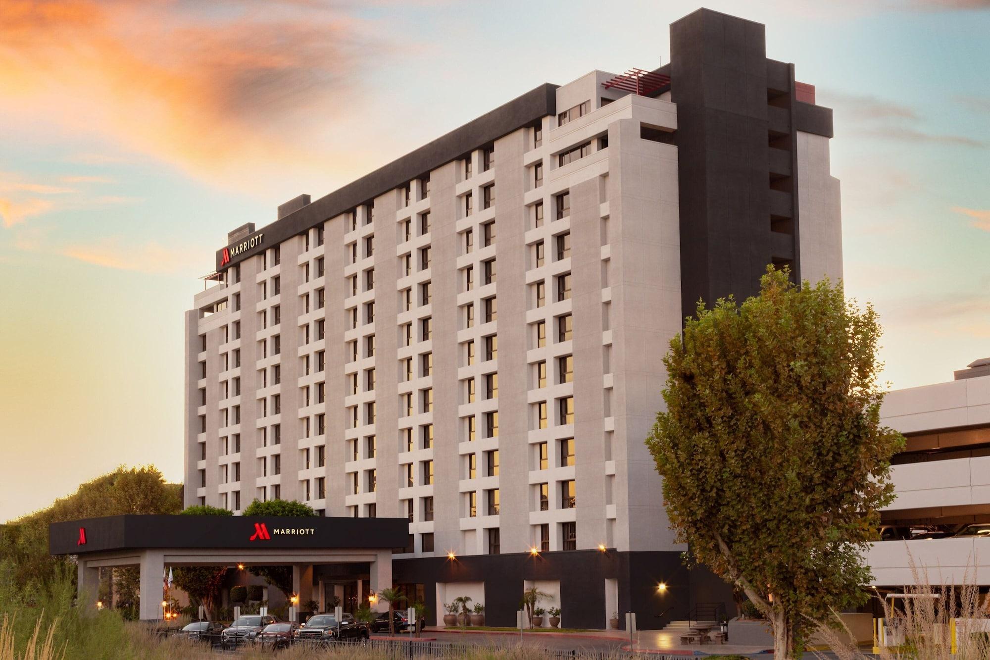 Vista Exterior Marriott Riverside at the Convention Center