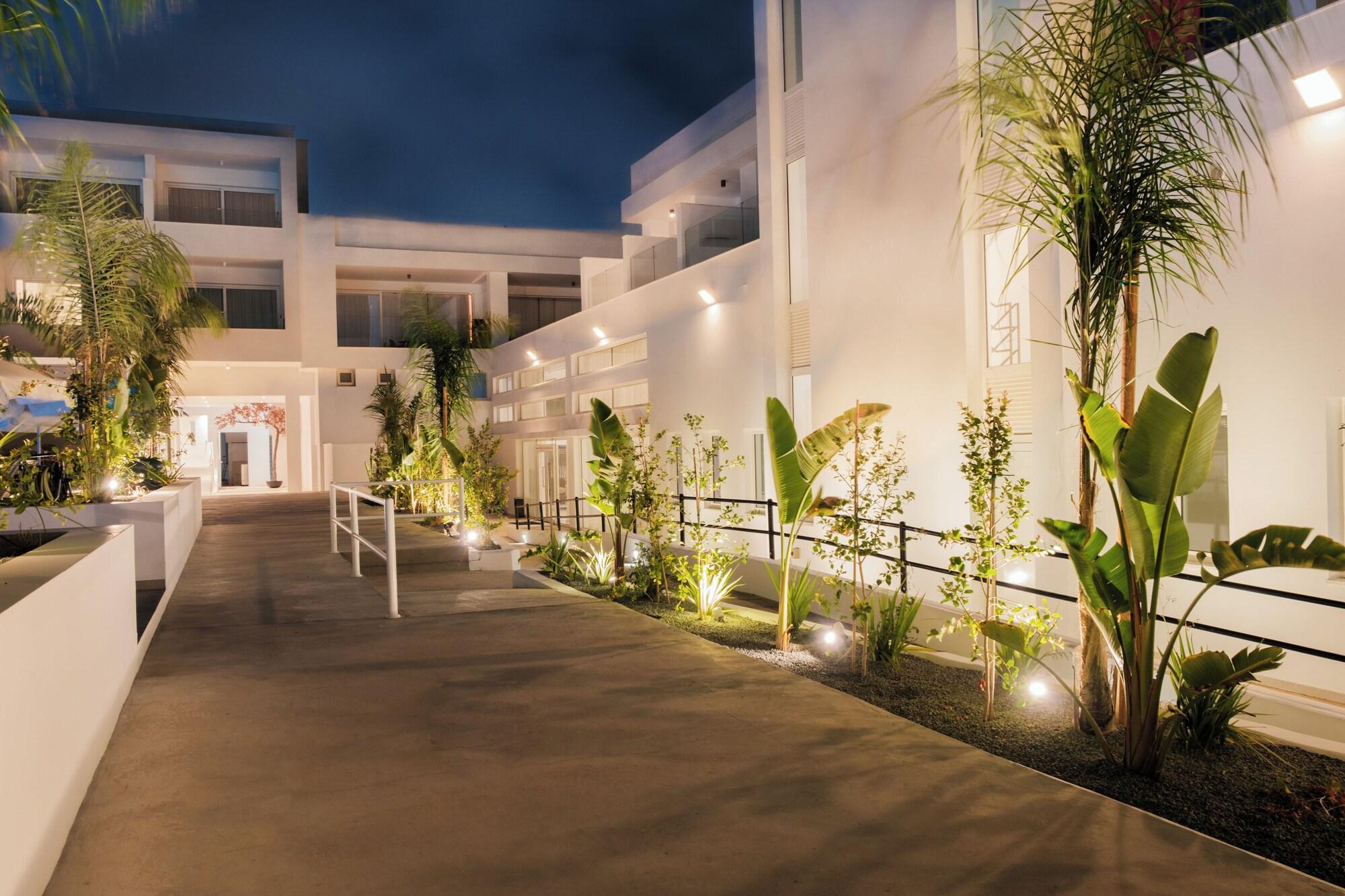 Vista Exterior Abacus Suites