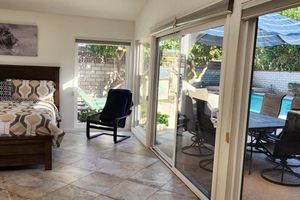 Alquiler Vacacional - 2 minutes to casino, large private pool w/ jacuzzi, tennis, gym, hiking trails