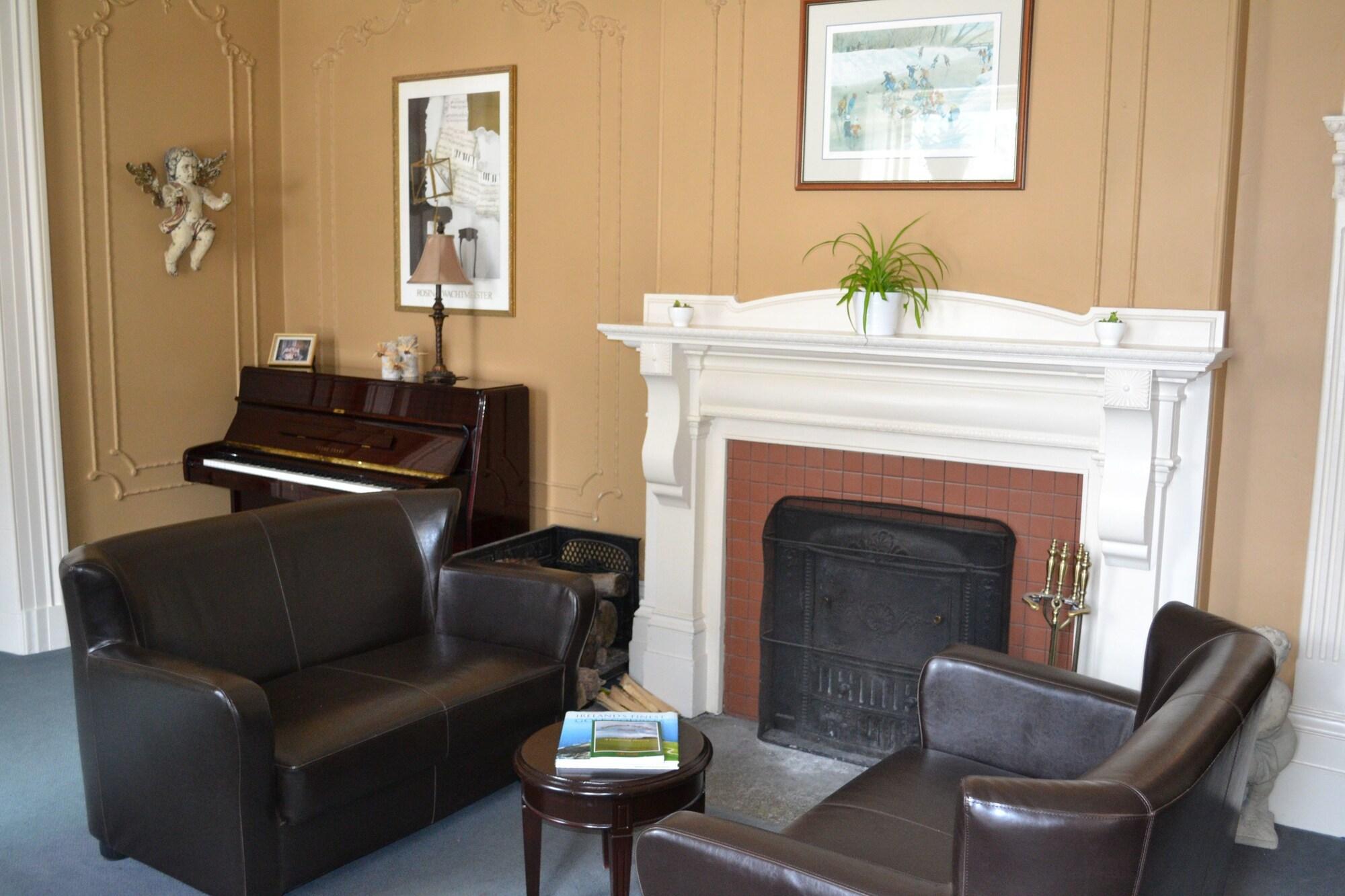Vista Lobby Westover Inn
