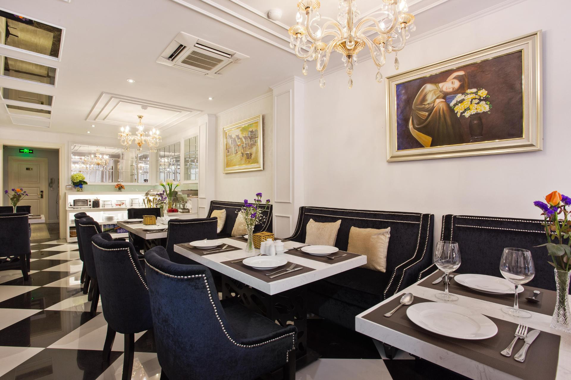 Restaurant Luxury Old Quarter Hotel & Gym