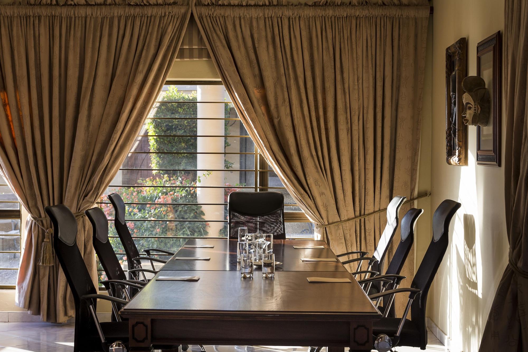 Sala de Reuniones Opikopi Guest House