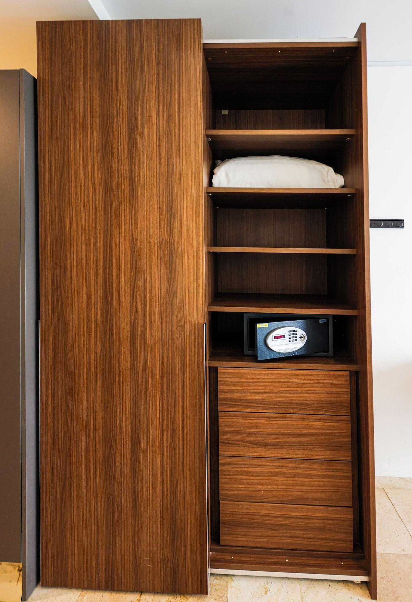 Set de Habitación The Shore - Comfort & Rooftop Pool