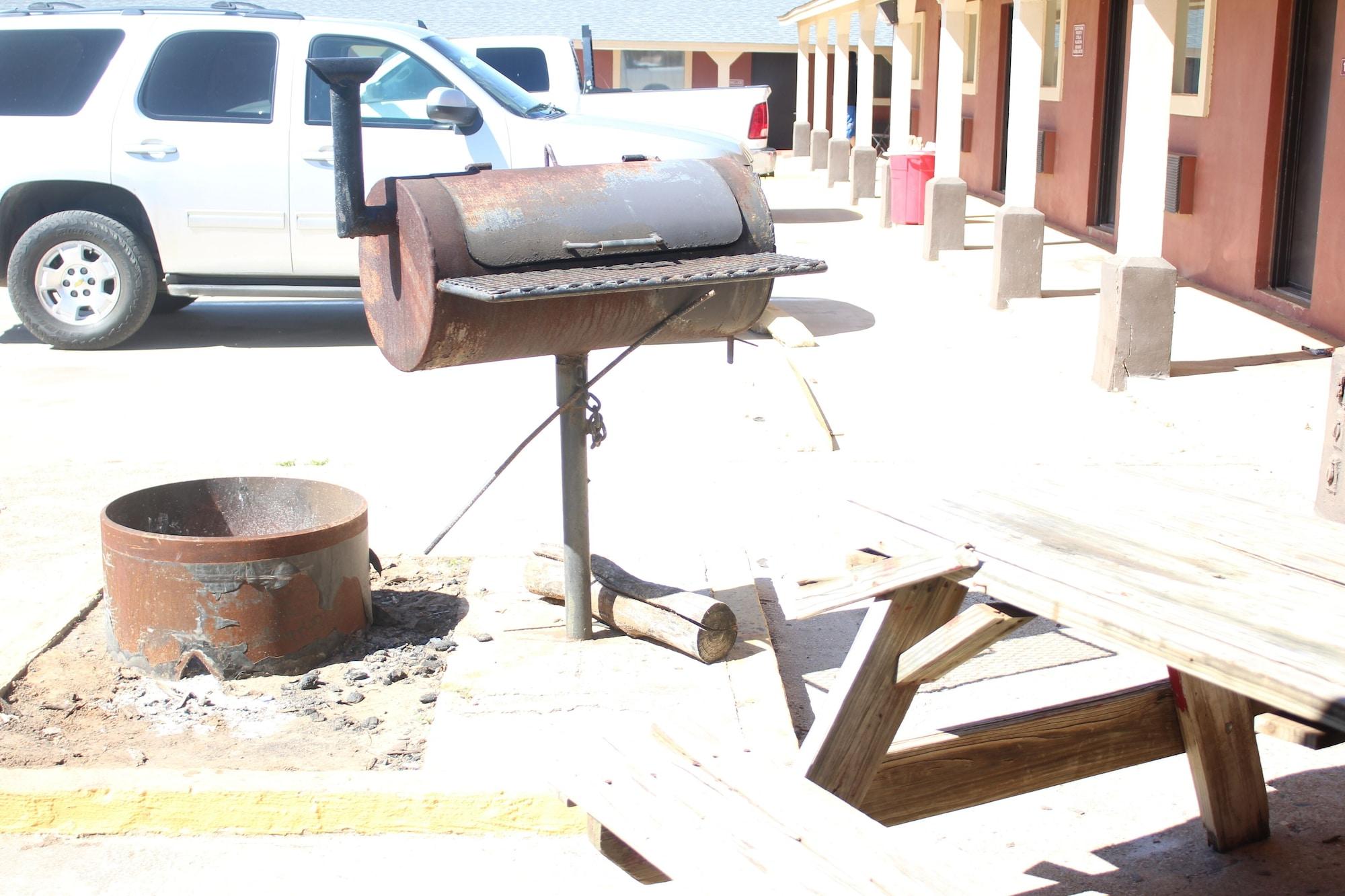 Vista Exterior Village Inn Cotulla