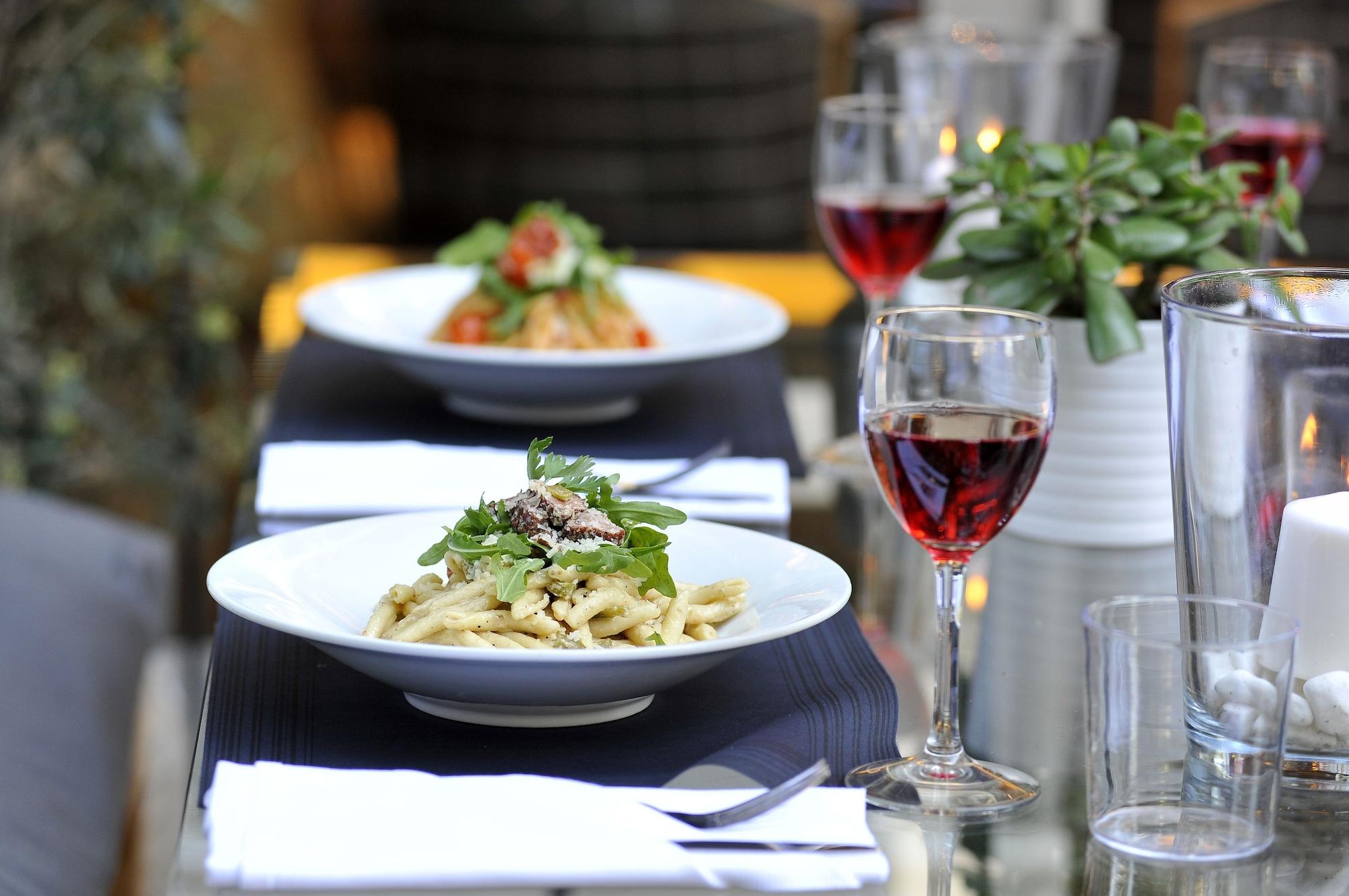 Restaurant Sea View Cityscape Hotel