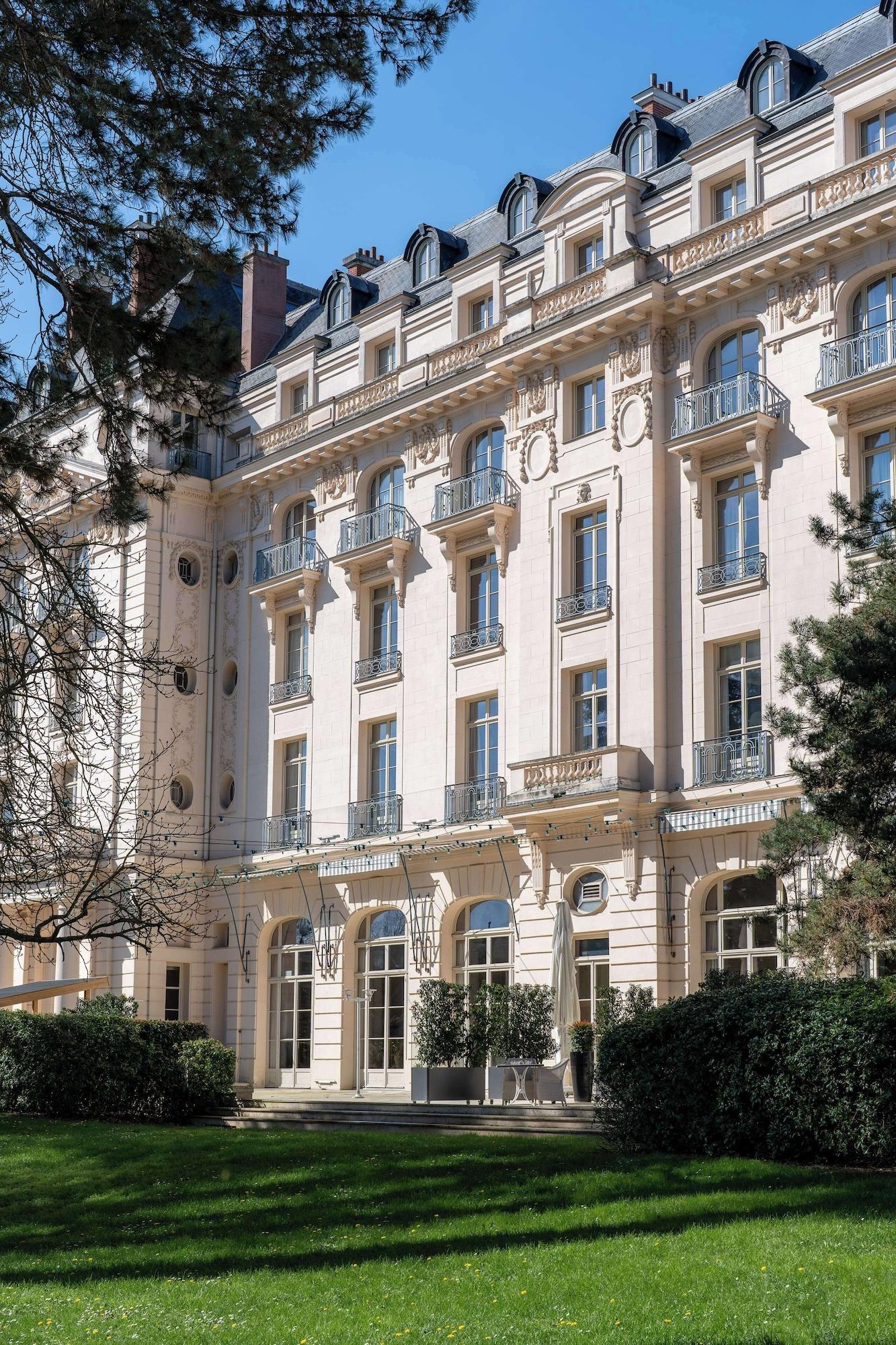 Vista Exterior Waldorf Astoria Versailles - Trianon Palace