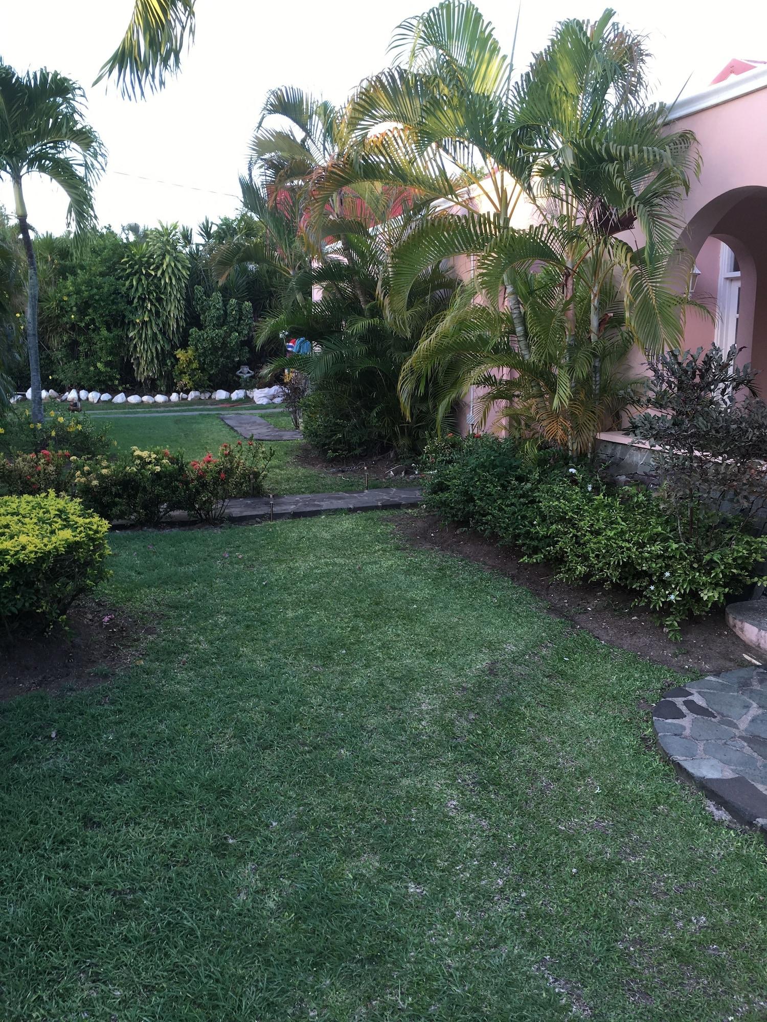 Vista Exterior Beachcross Villa Apartments