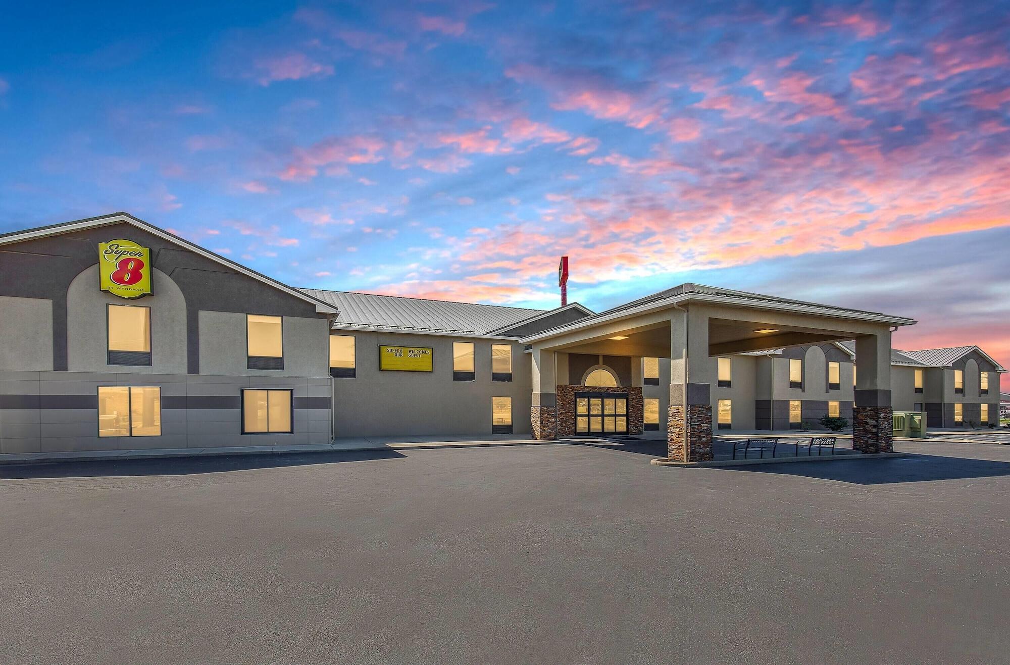 Vista Exterior Super 8 by Wyndham Shepherdsville / Louisville South I65