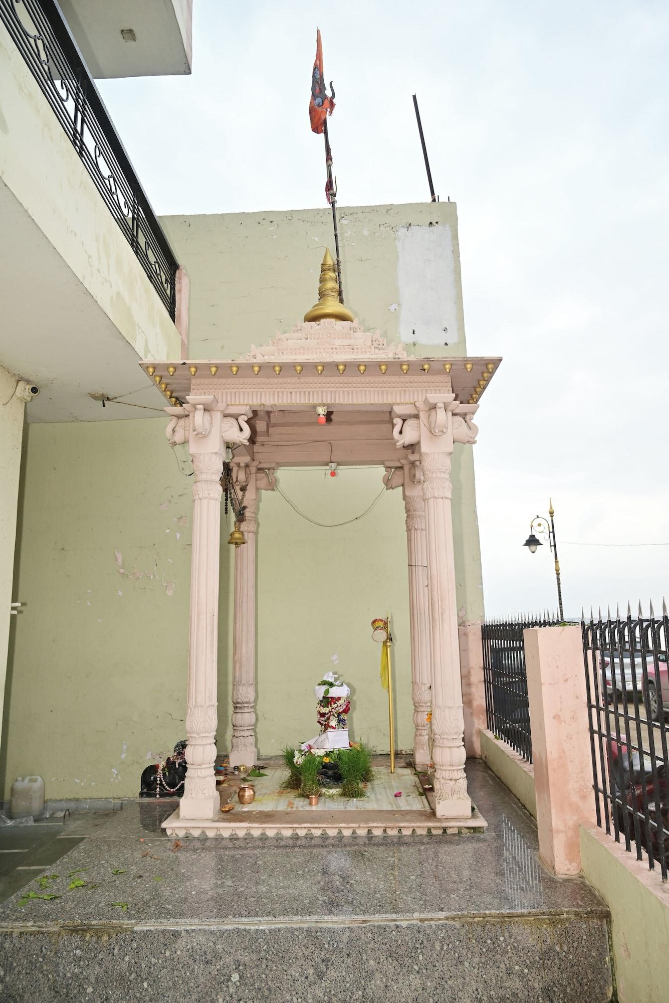 Vista Exterior Ganga Monastery