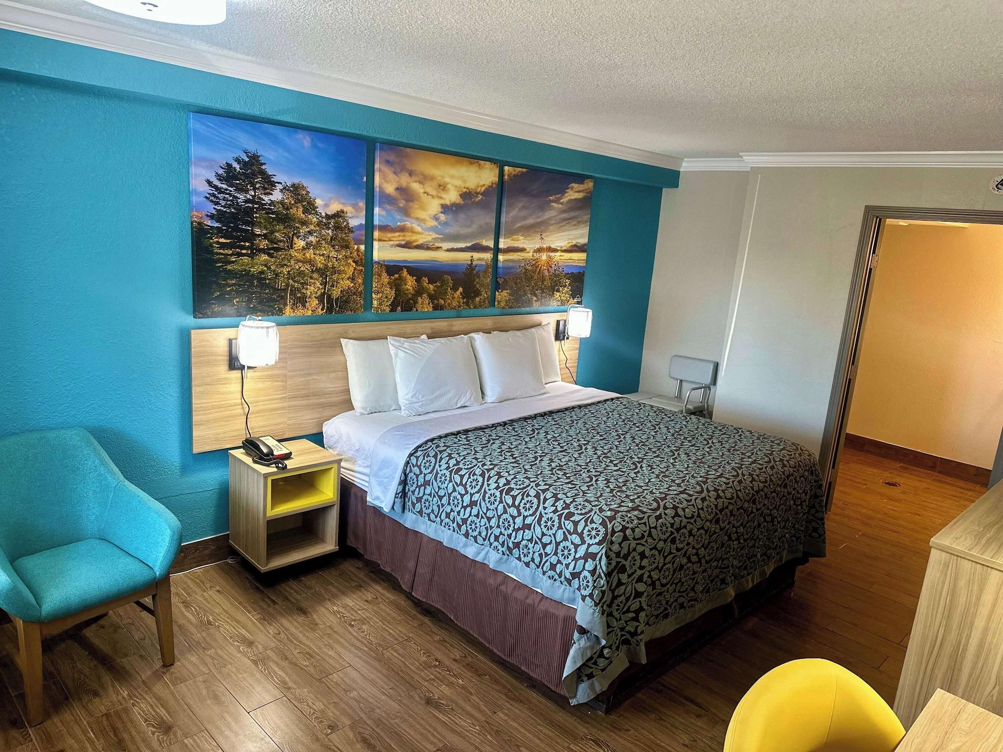 Varios Days Inn by Wyndham Houston East