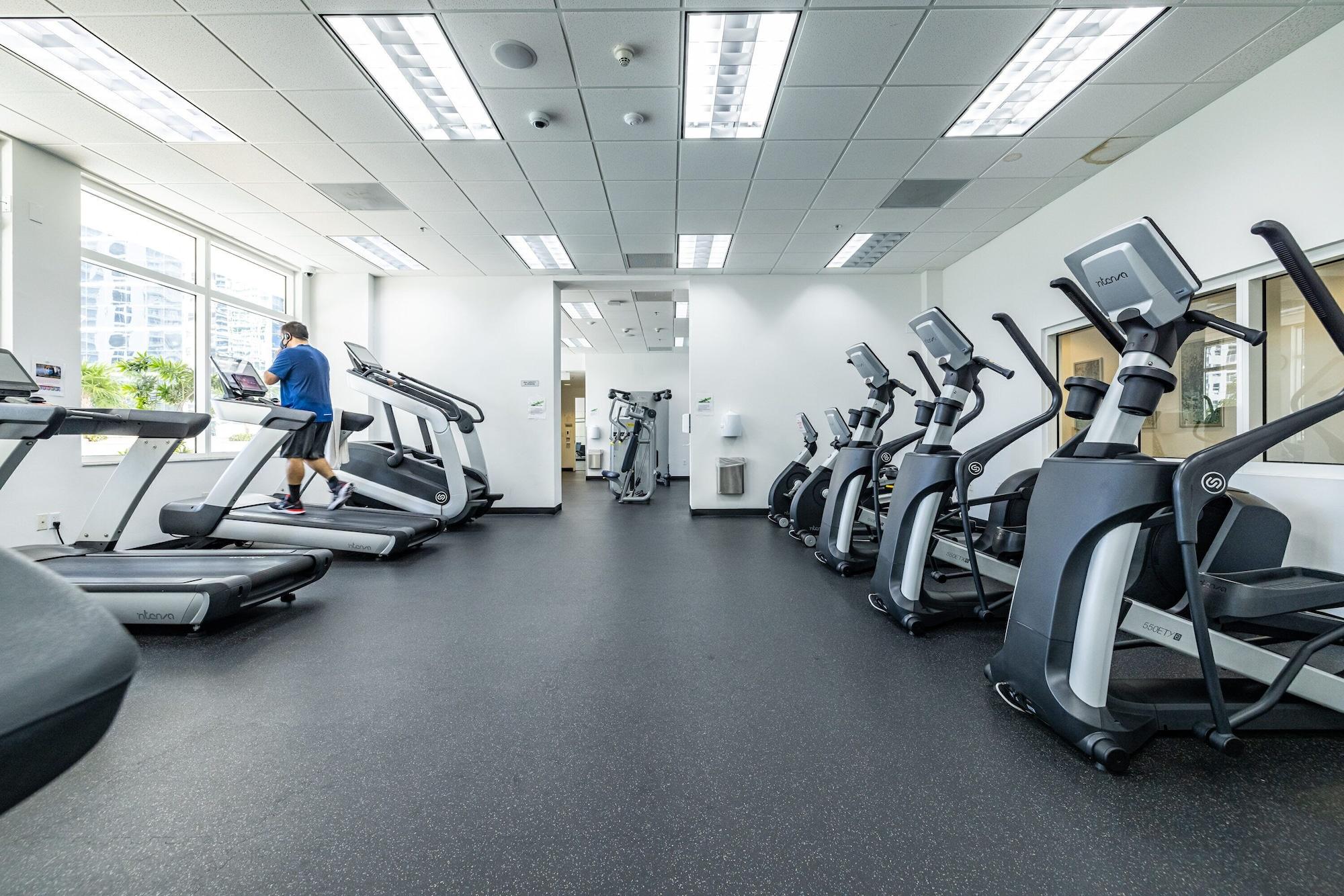 Gimnasio Suarez Art Stay Miami Brickell unit Balcony Pool 1 pkg