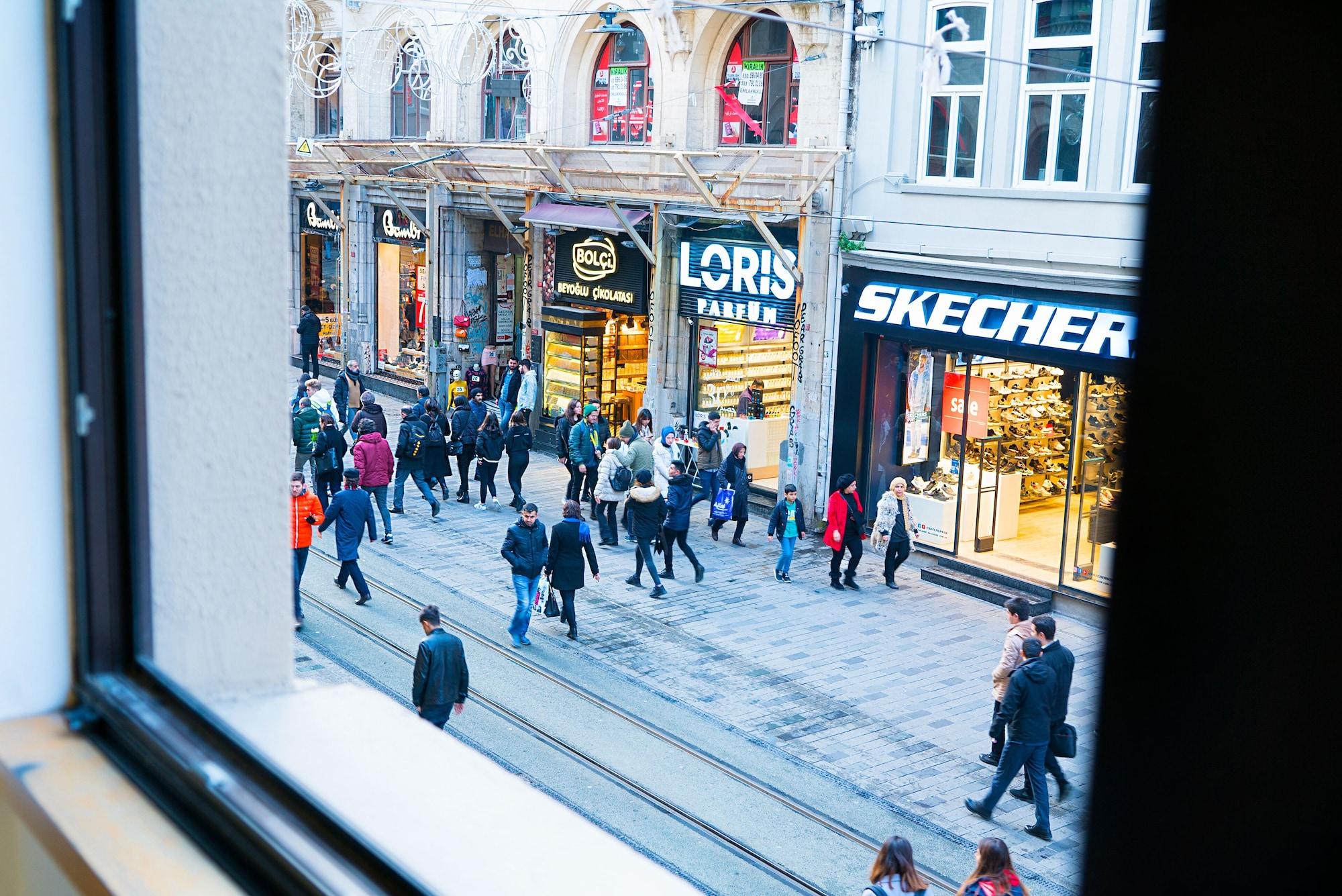 Equipamiento de Habitación Magnova Studios