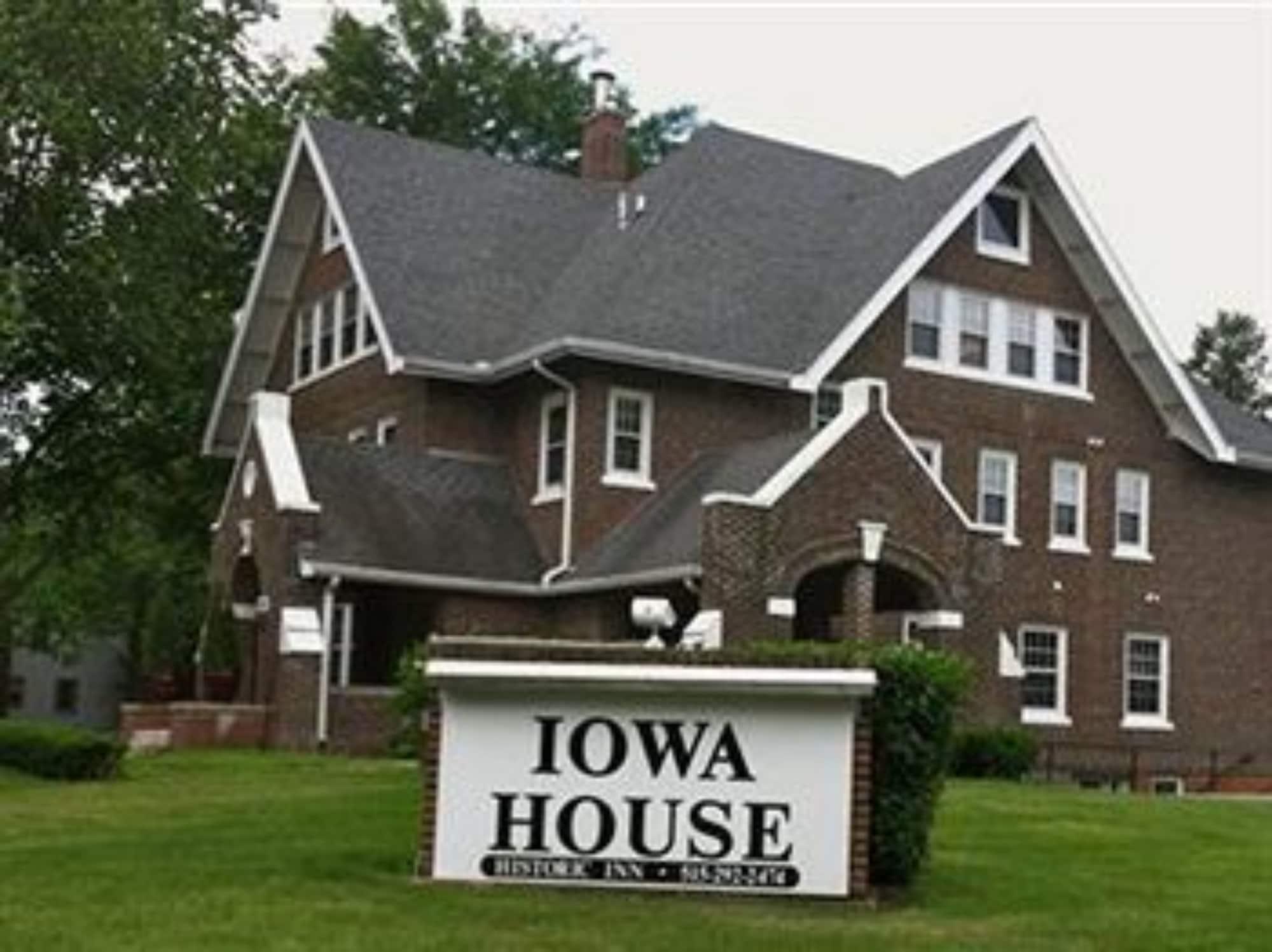 Vista Exterior Iowa House