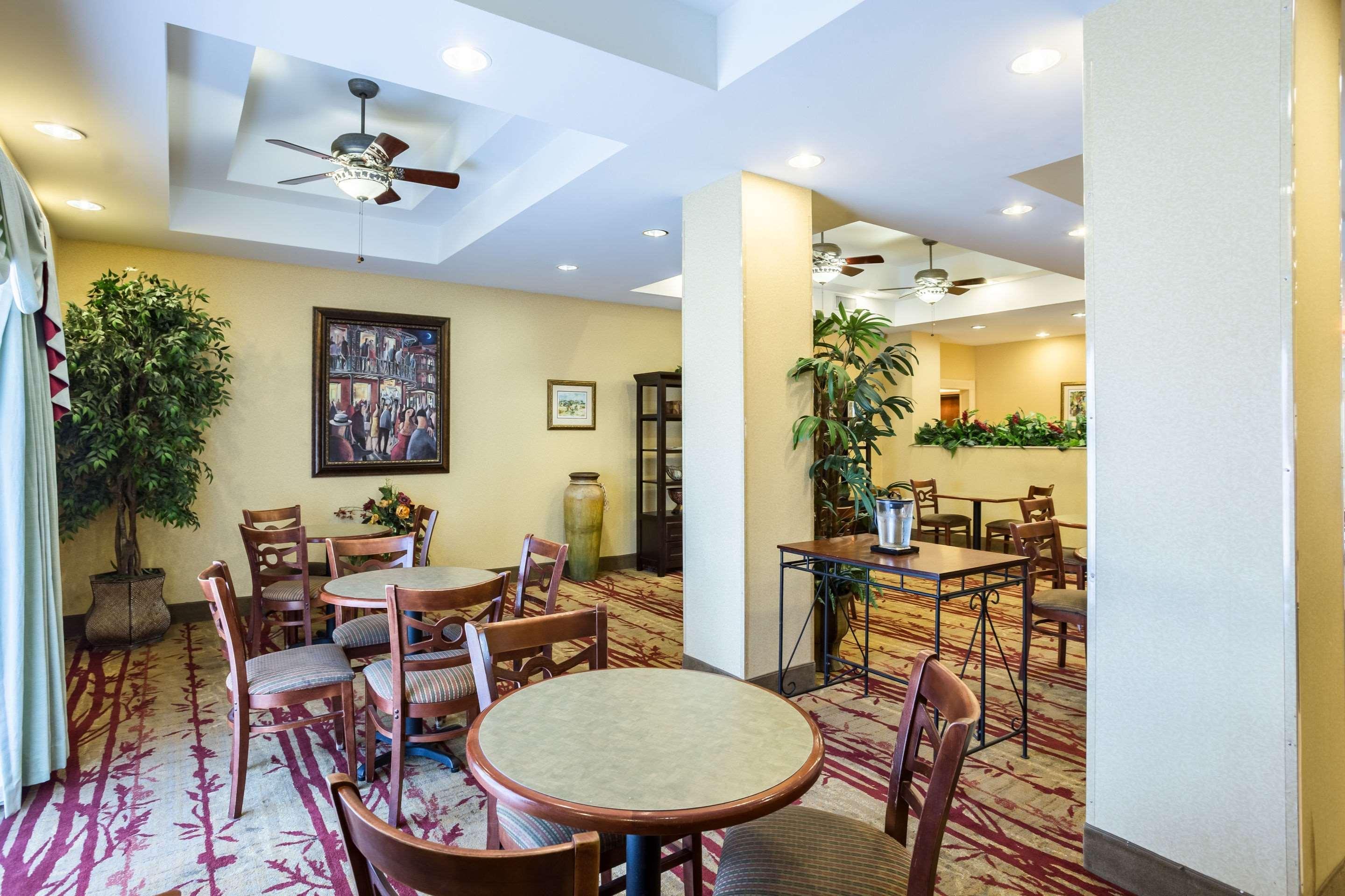 Restaurant Comfort Suites New Orleans East