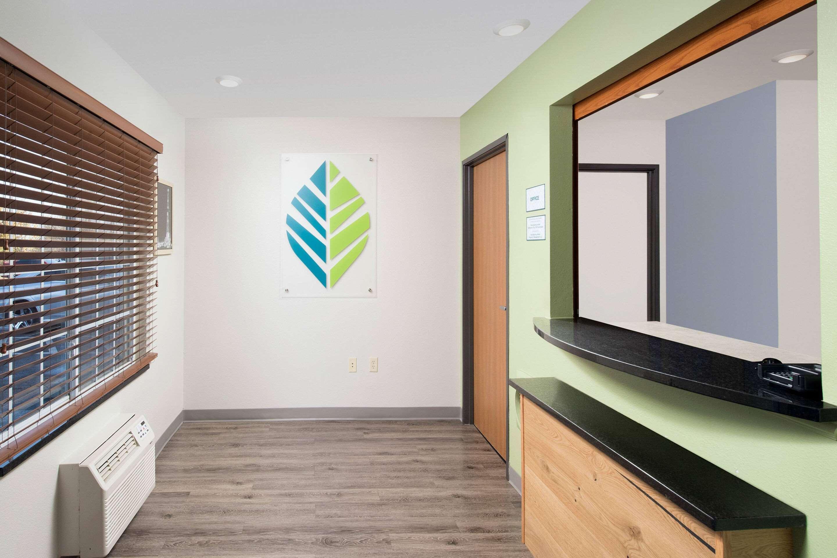 Vista Lobby Extended Stay America Select Suites - Oklahoma City - Southeast