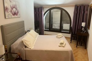 Arriendo temporal - Beautiful large 2 bed apartment close to beach and all amenities