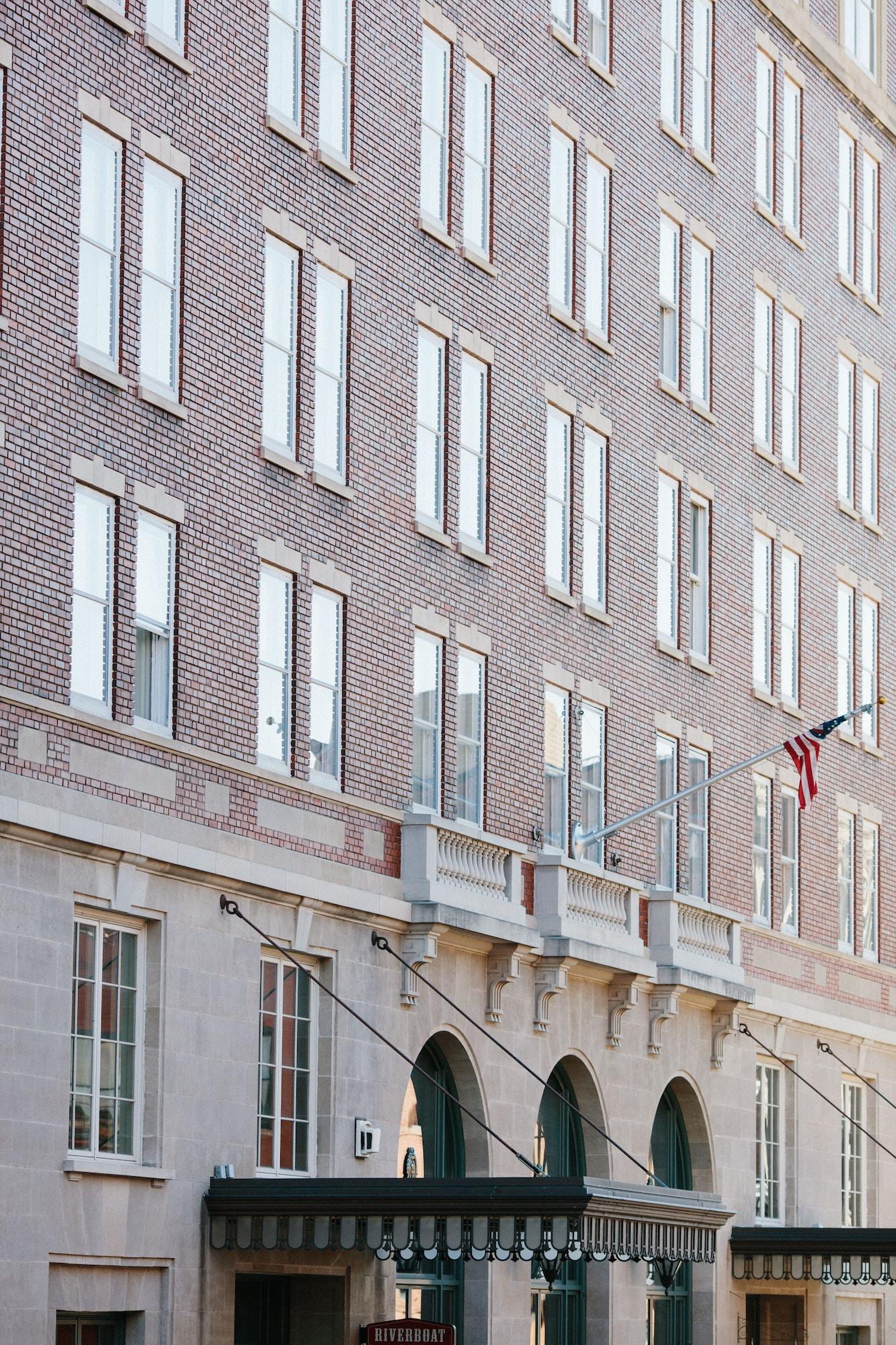 Vista Exterior Hotel Julien Dubuque