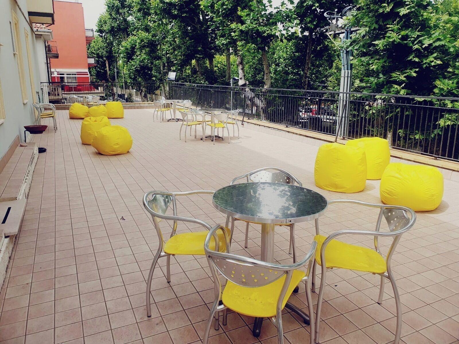 Vista Exterior HOTEL YOUNG PEOPLE UNDER 40