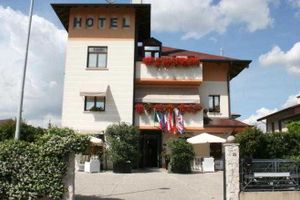 Alojamiento - Small Royal