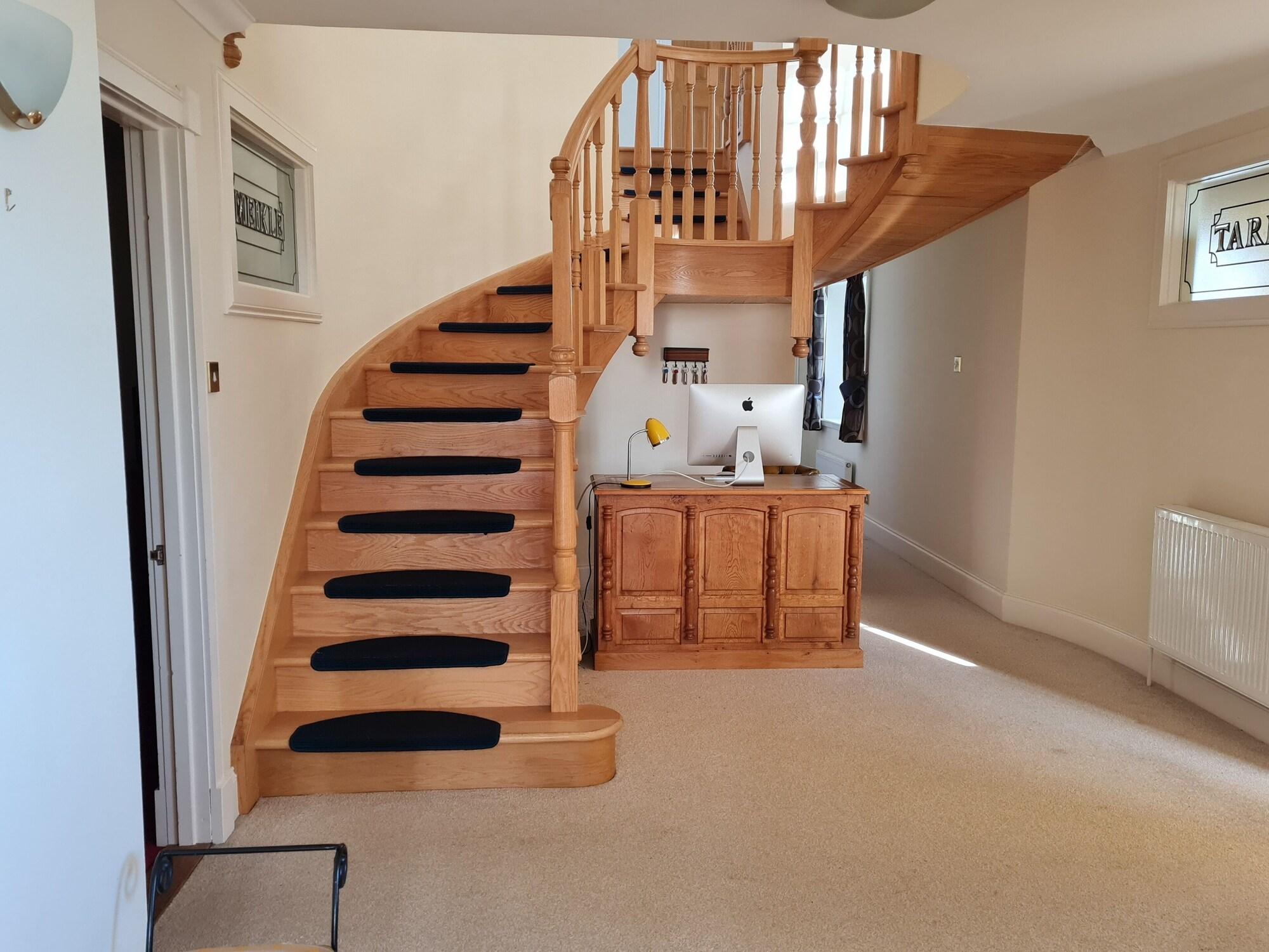 Vista Lobby Tarrel Farmhouse