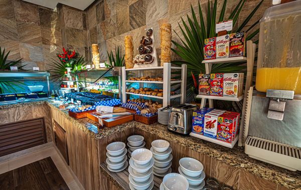 Huge true Beachfront condo, gated resort- full resort activities , 2 balconies - Hoteles con parque acuático en Playa del Carmen, México