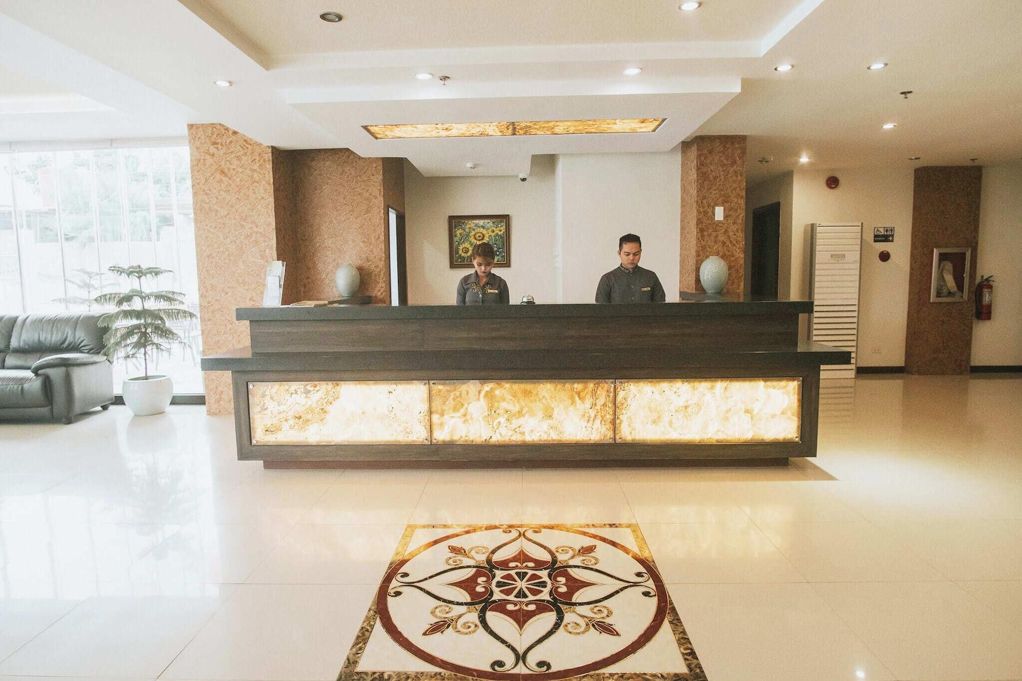 Vista Lobby Panorama Summit Hotel