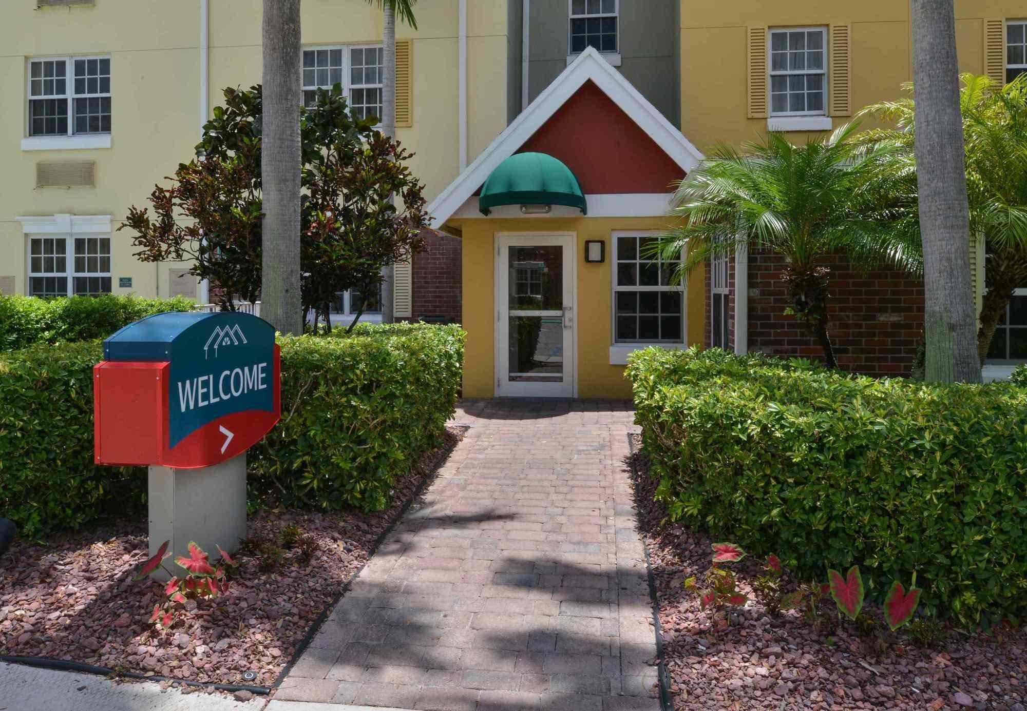 Vista Exterior Candlewood Suites Miami Lakes by IHG