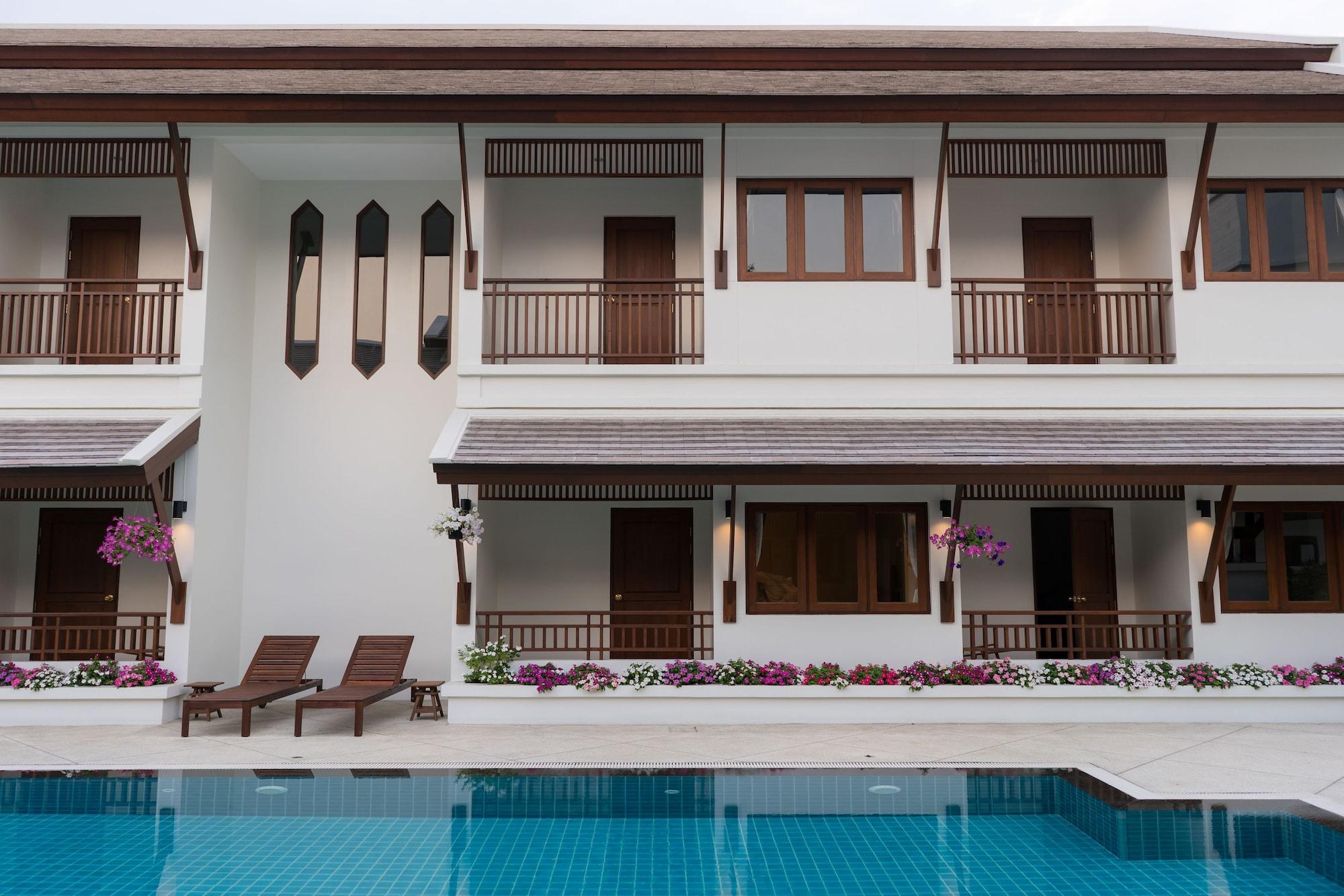 Vista Exterior Villa Sanpakoi