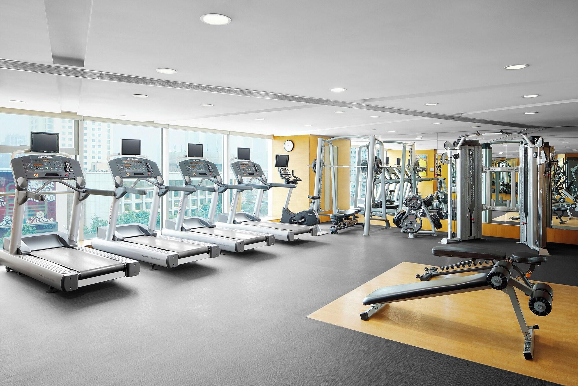 Gimnasio New World Wuhan Hotel