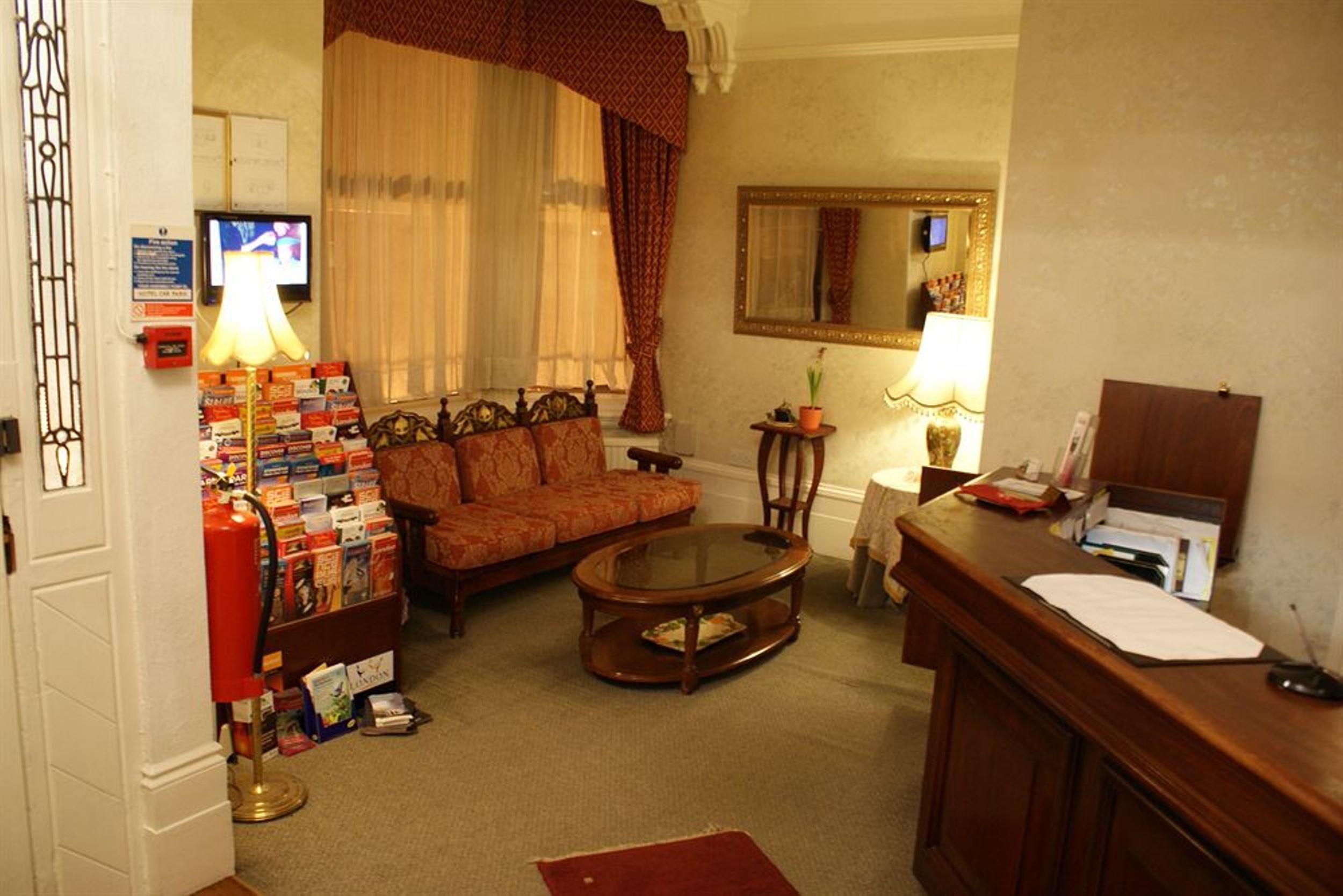 Vista Lobby Kirkdale Hotel