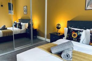 Alojamiento - Urban Townhouse | 2BR | Cozy Luxury in the City