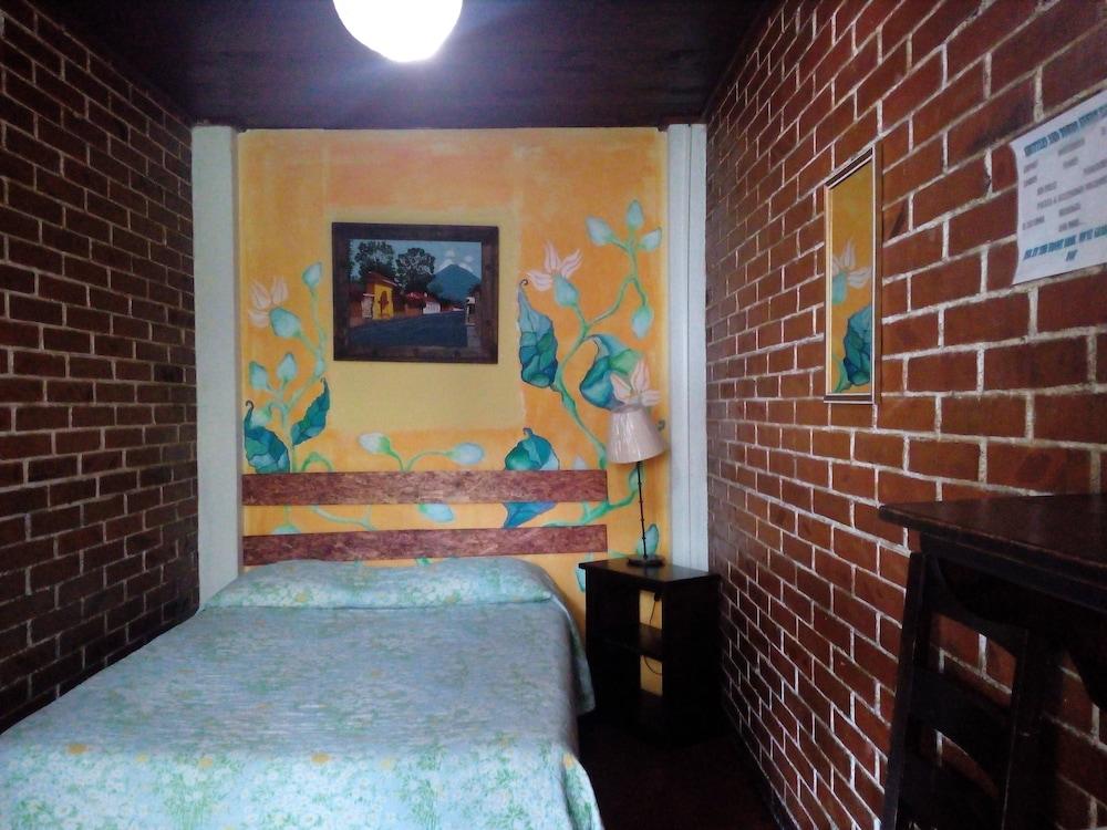 Hotel Hostel y Restaurante Casa Jacaranda