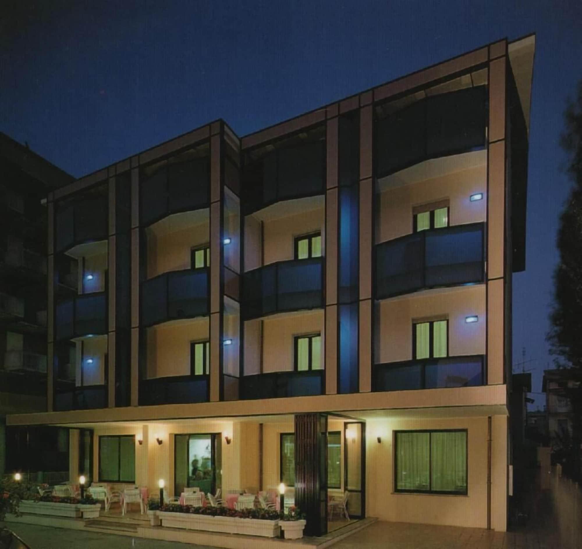 Vista Exterior Urbinati