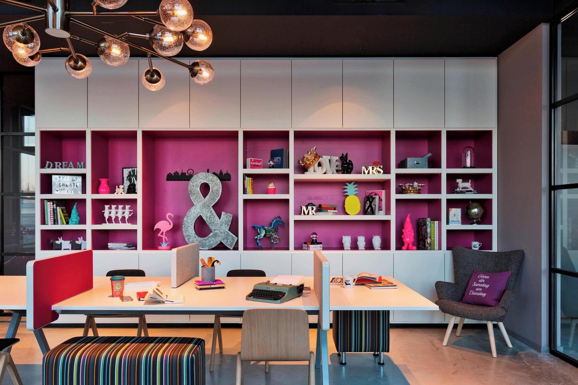 Sala de Reuniones Moxy Vienna Airport