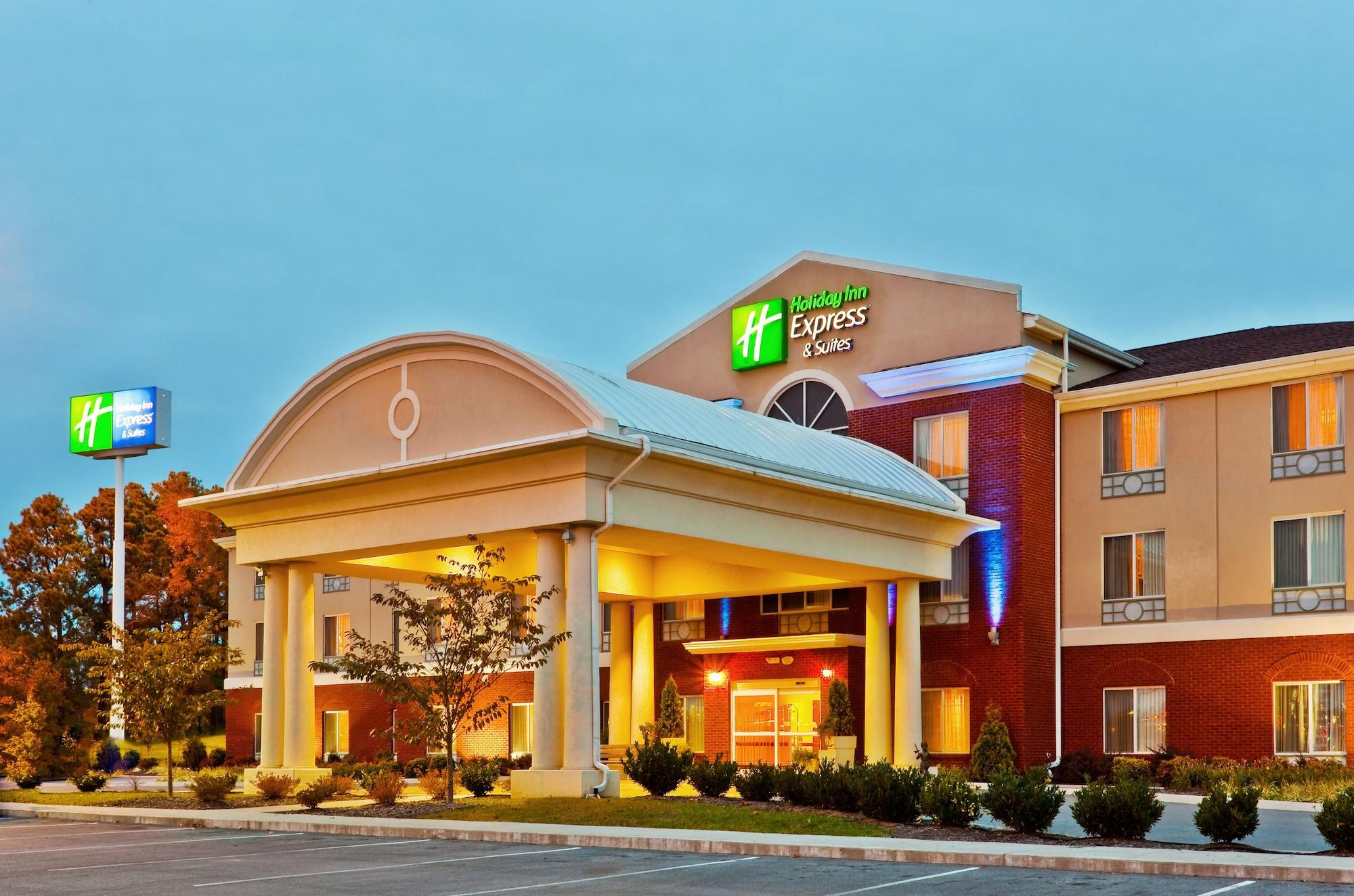 Vista Exterior Holiday Inn Express & Suites Dickson by IHG