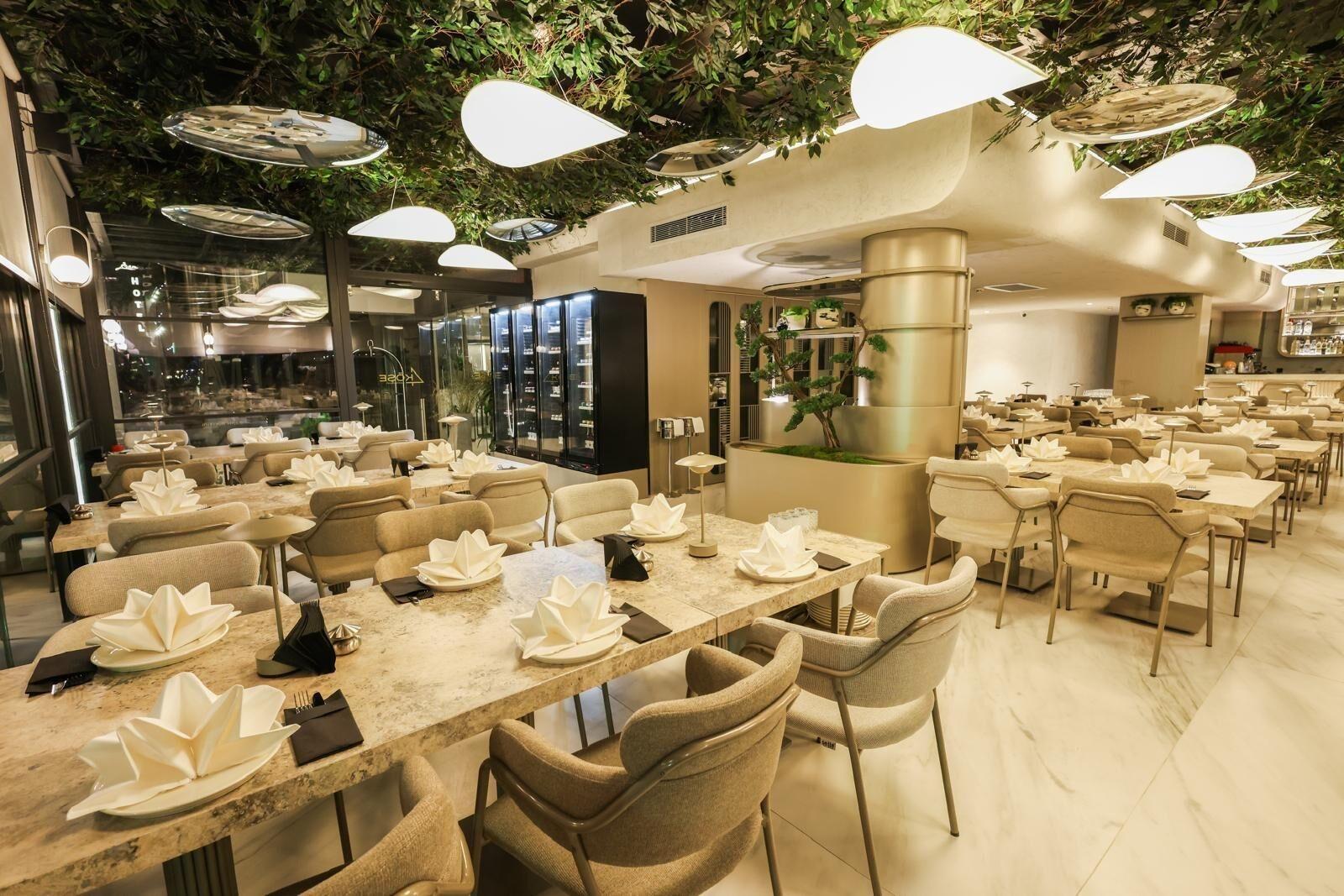 Restaurant FOUR HILLS HOTEL