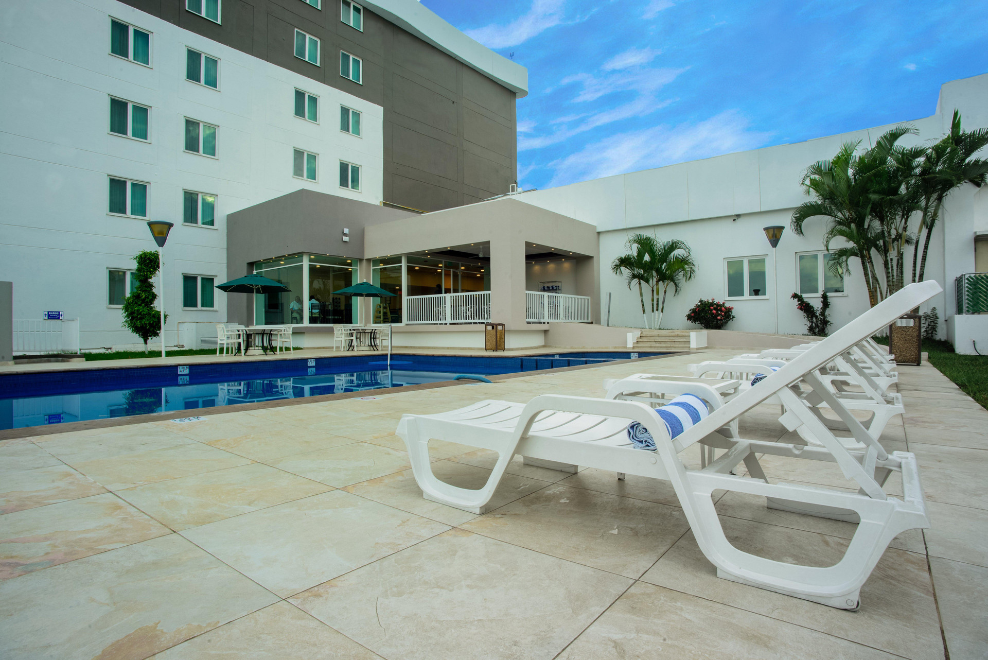 Vista Piscina Holiday Inn Express Tapachula