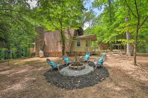 Alquiler Vacacional - Artist's A-frame Cabin w/ New Interior + Deck