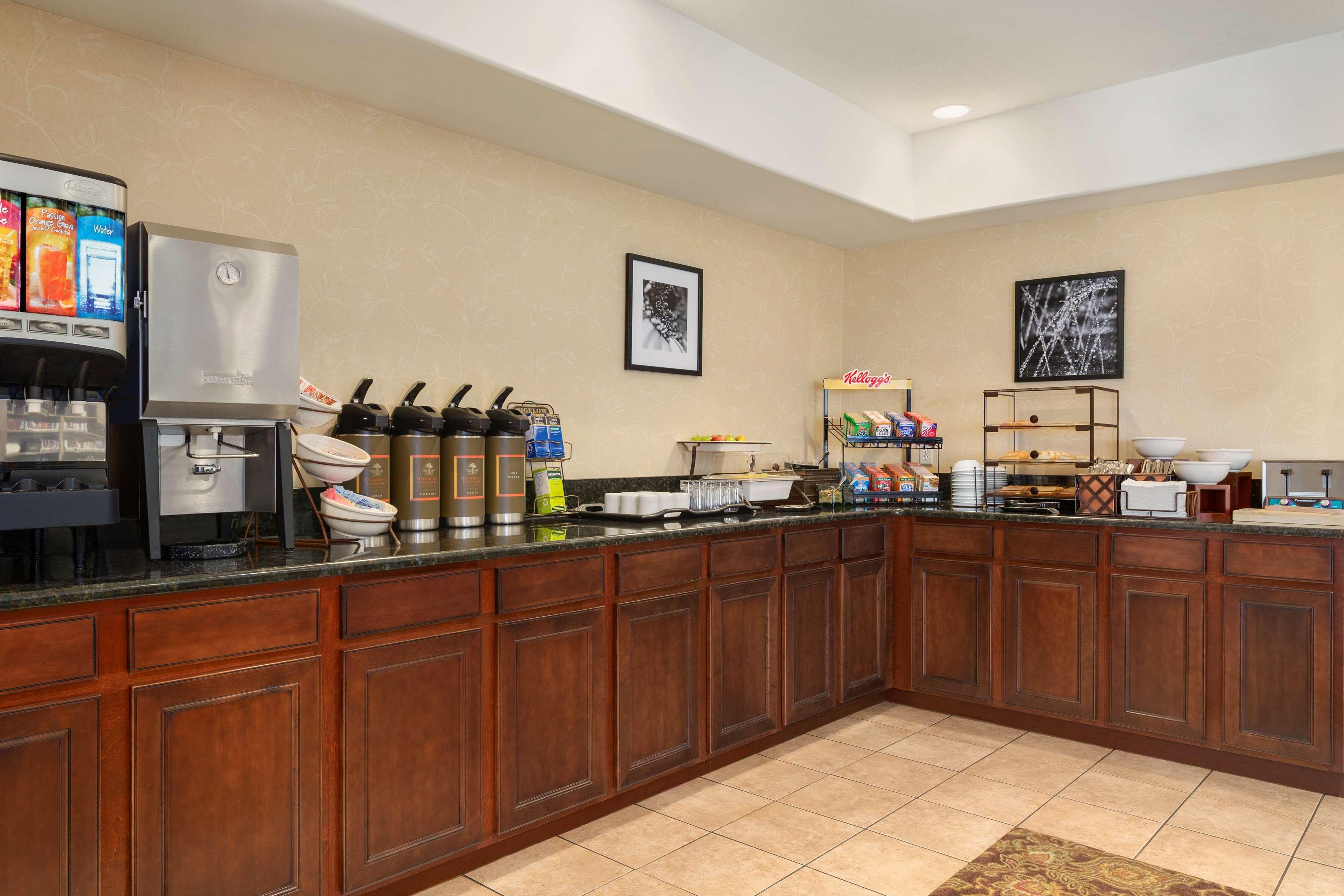 Restaurant Country Inn & Suites by Radisson, Bloomington-Normal Airport, IL