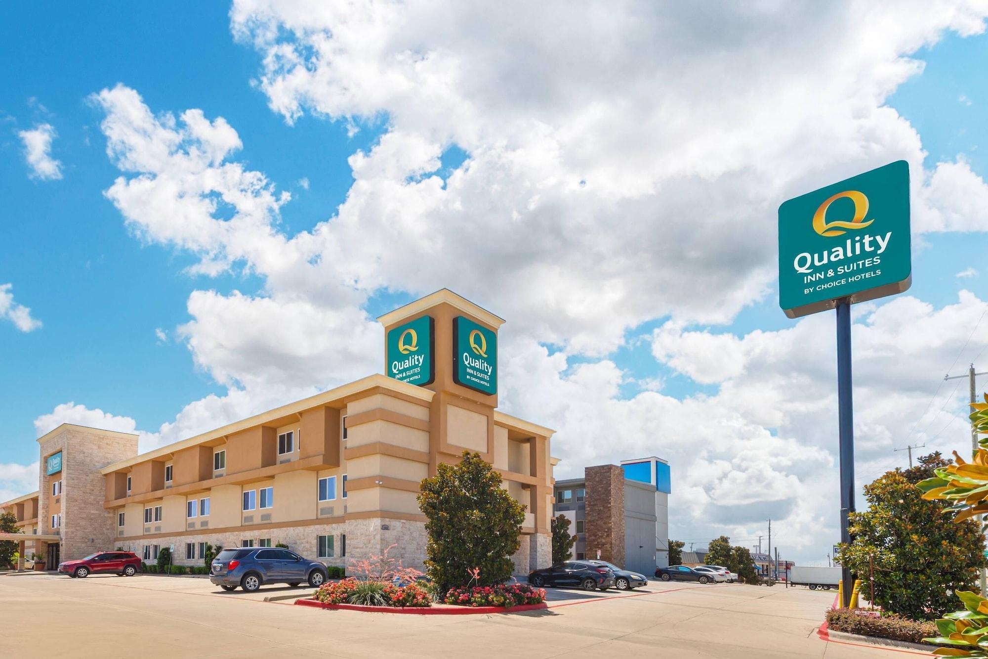 Vista Exterior Quality Inn & Suites Plano East - Richardson
