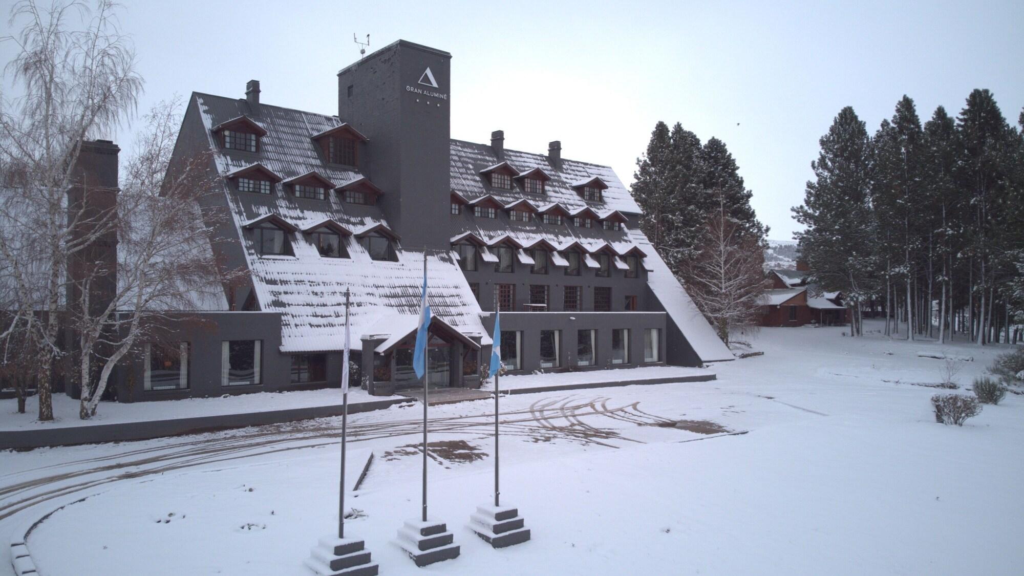 Vista Exterior Amérian Aluminé