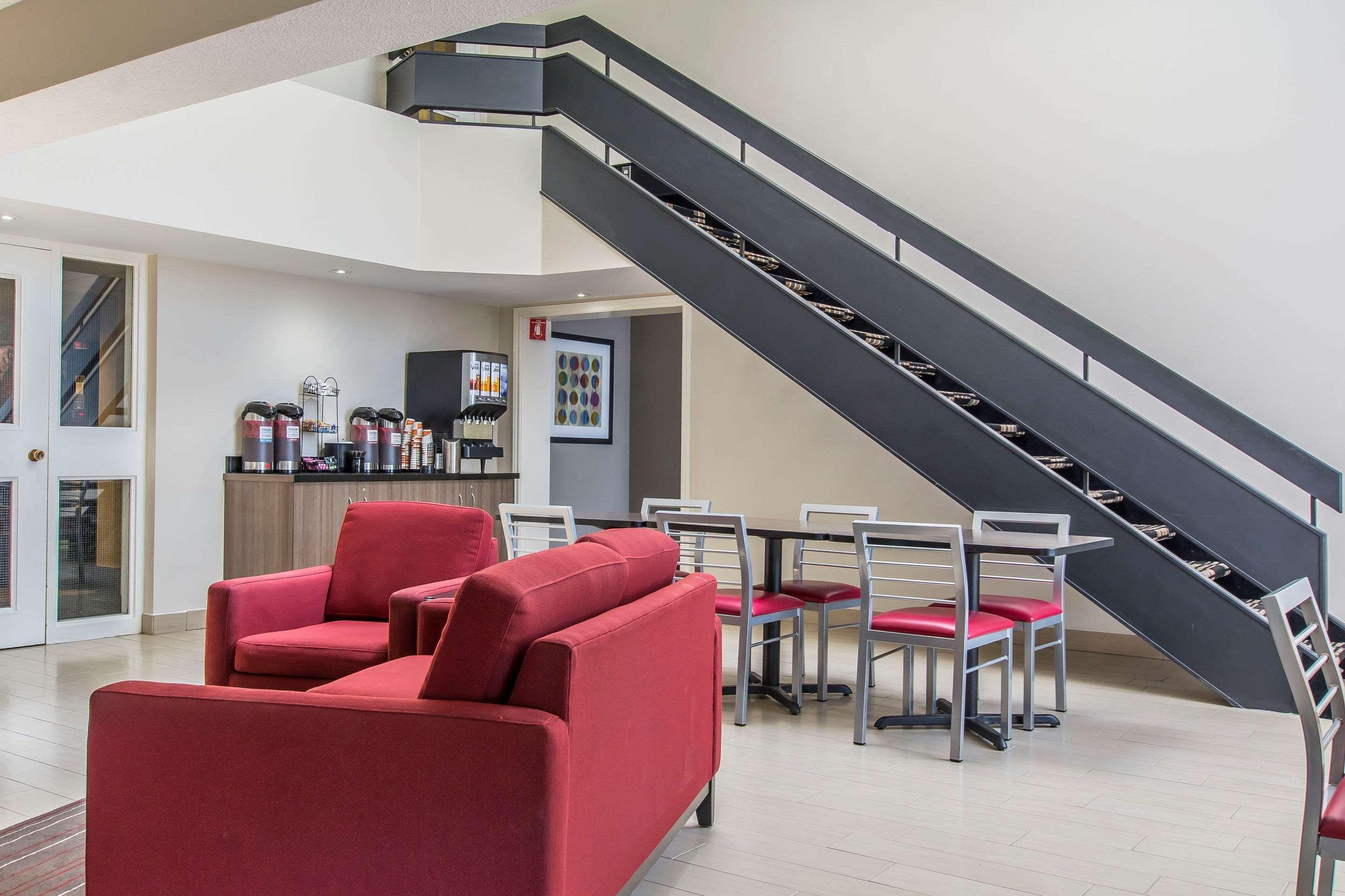 Vista Lobby Comfort Inn Kapuskasing
