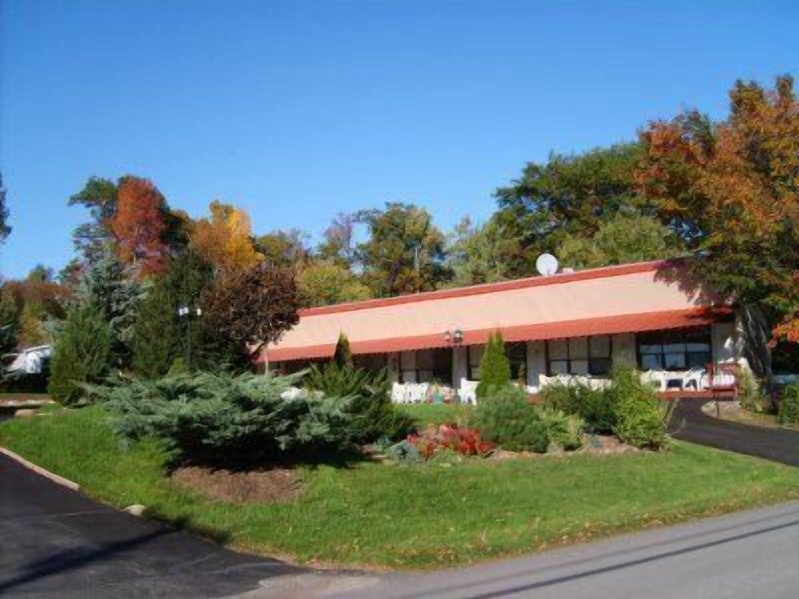 Vista Exterior Capricorn Motel Royale Thousand Islands